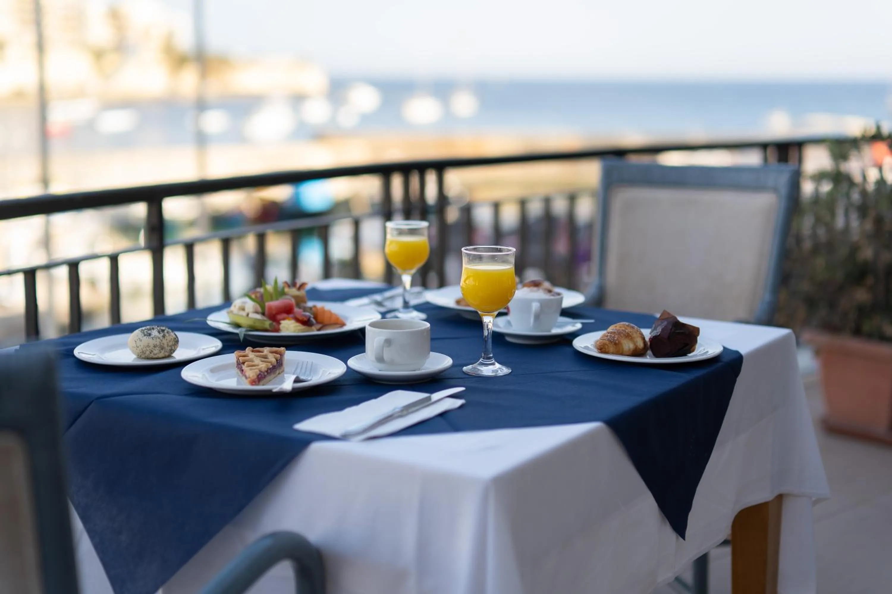 Breakfast in Hotel Calypso