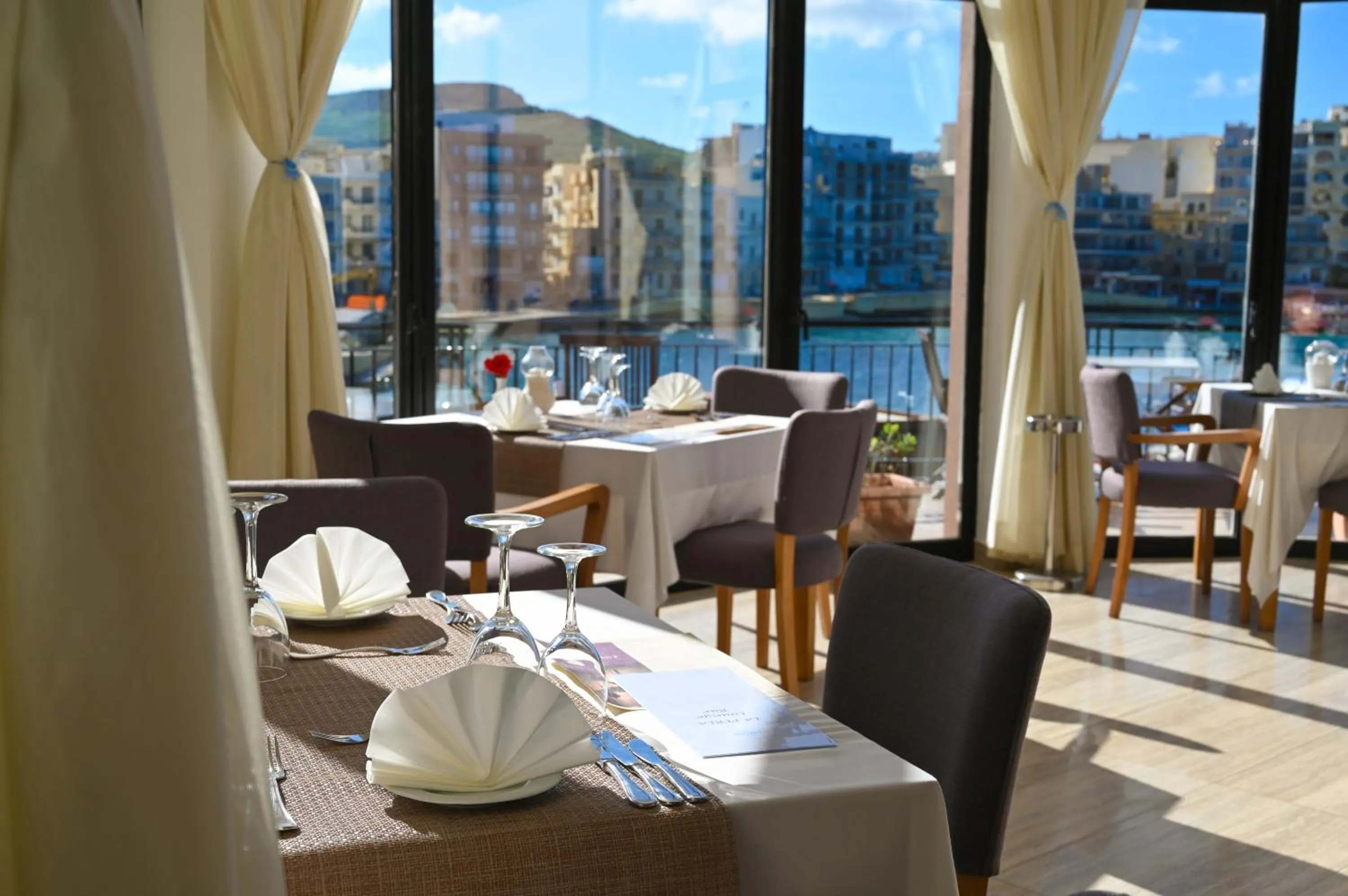 Restaurant/places to eat in Hotel Calypso