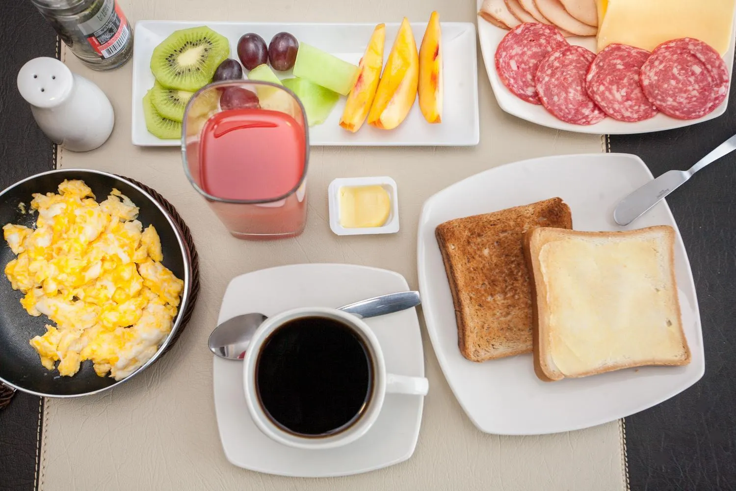 American breakfast in Casa de la Patagonia