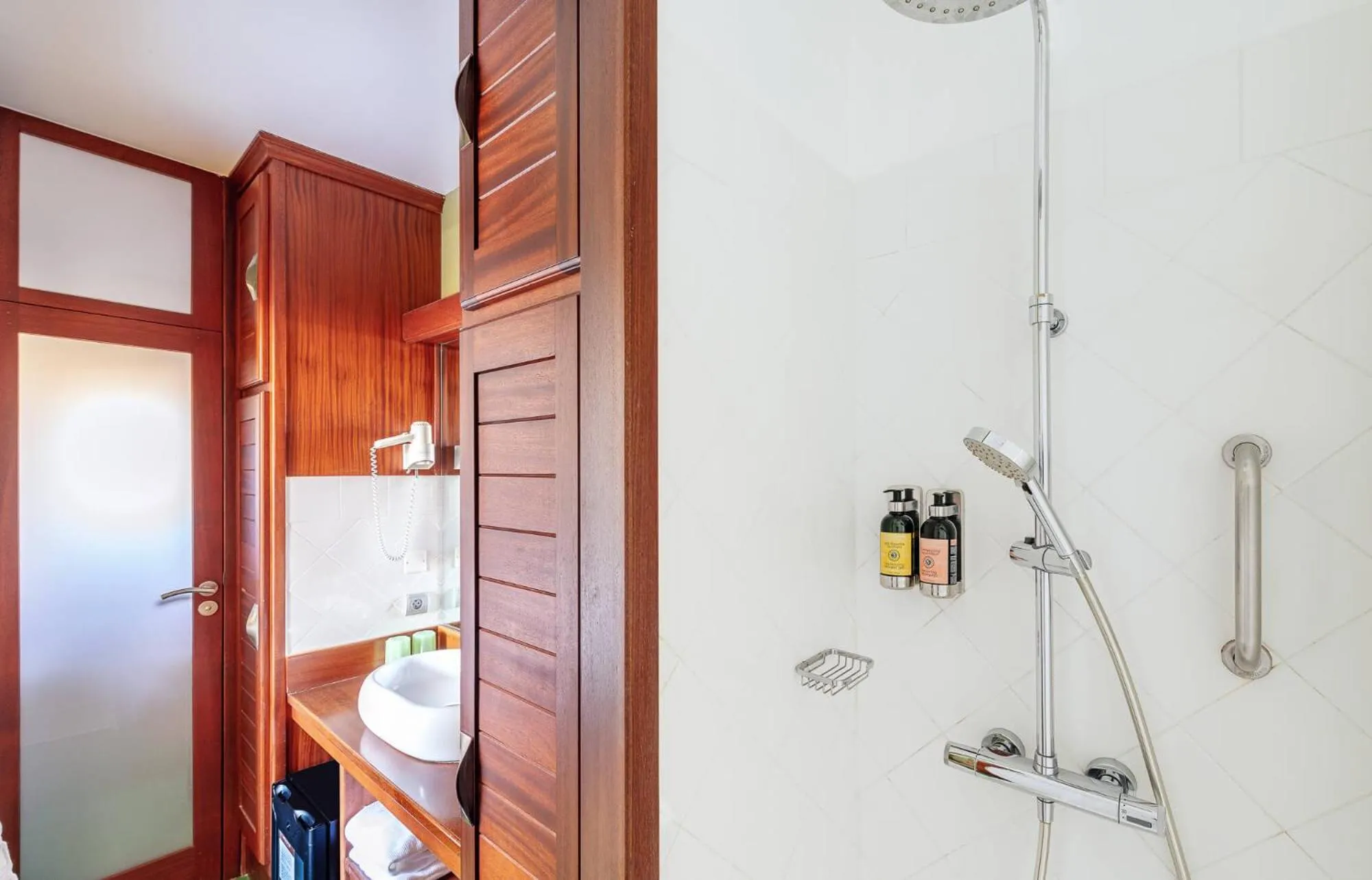 Shower in Hotel de La Plage