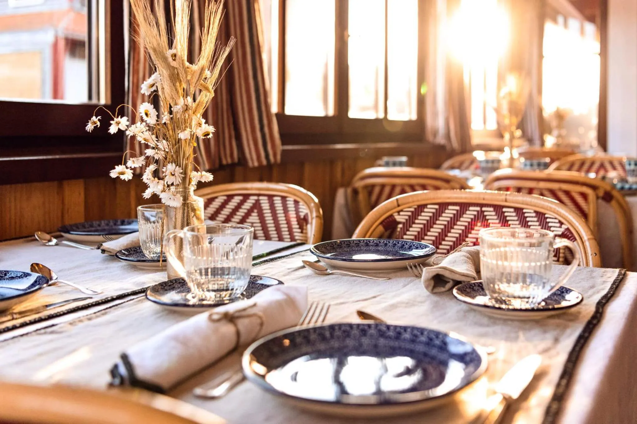 Restaurant/places to eat in Hotel de La Plage