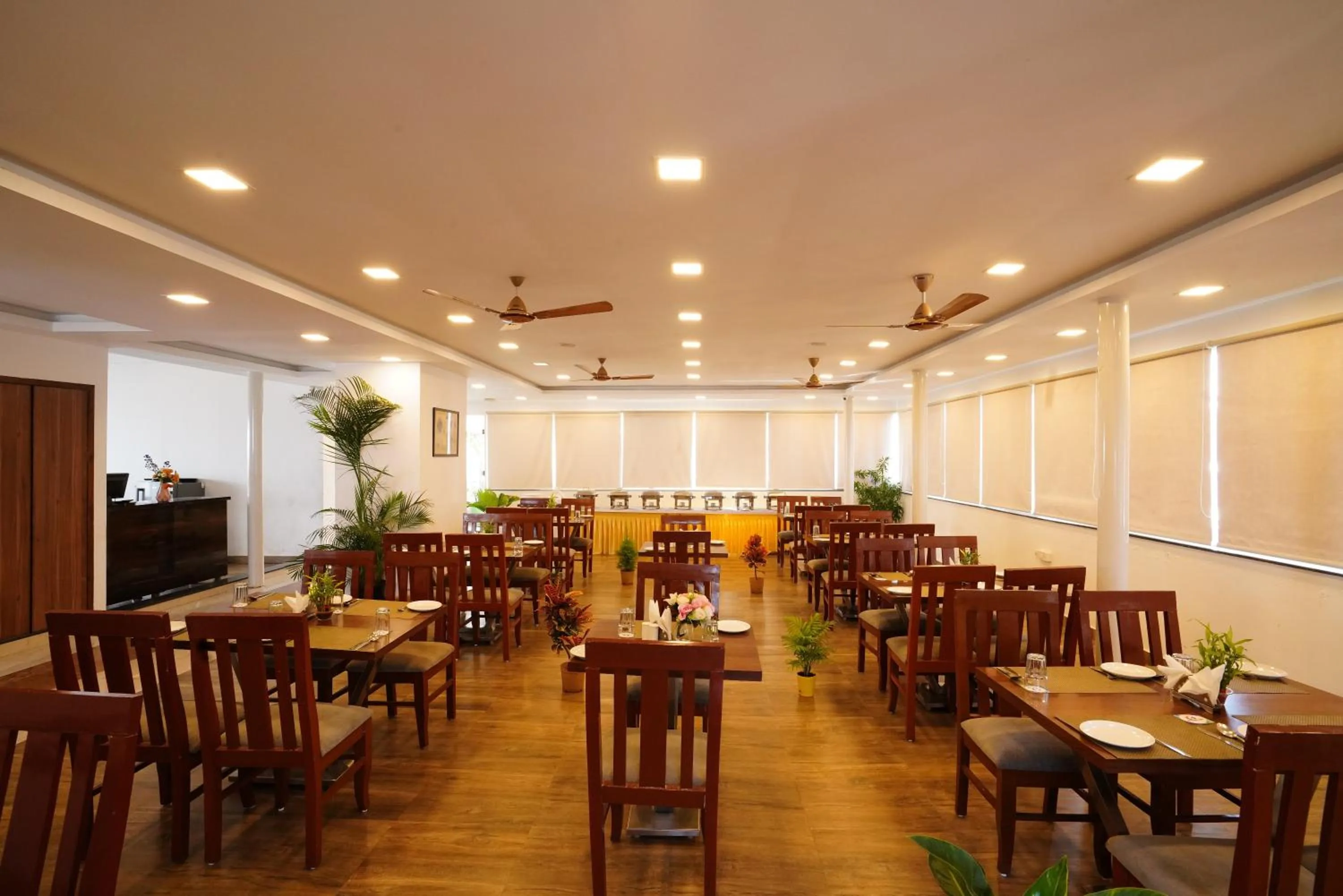 Restaurant/places to eat in Silicon Inn Hotel Bangalore Airport