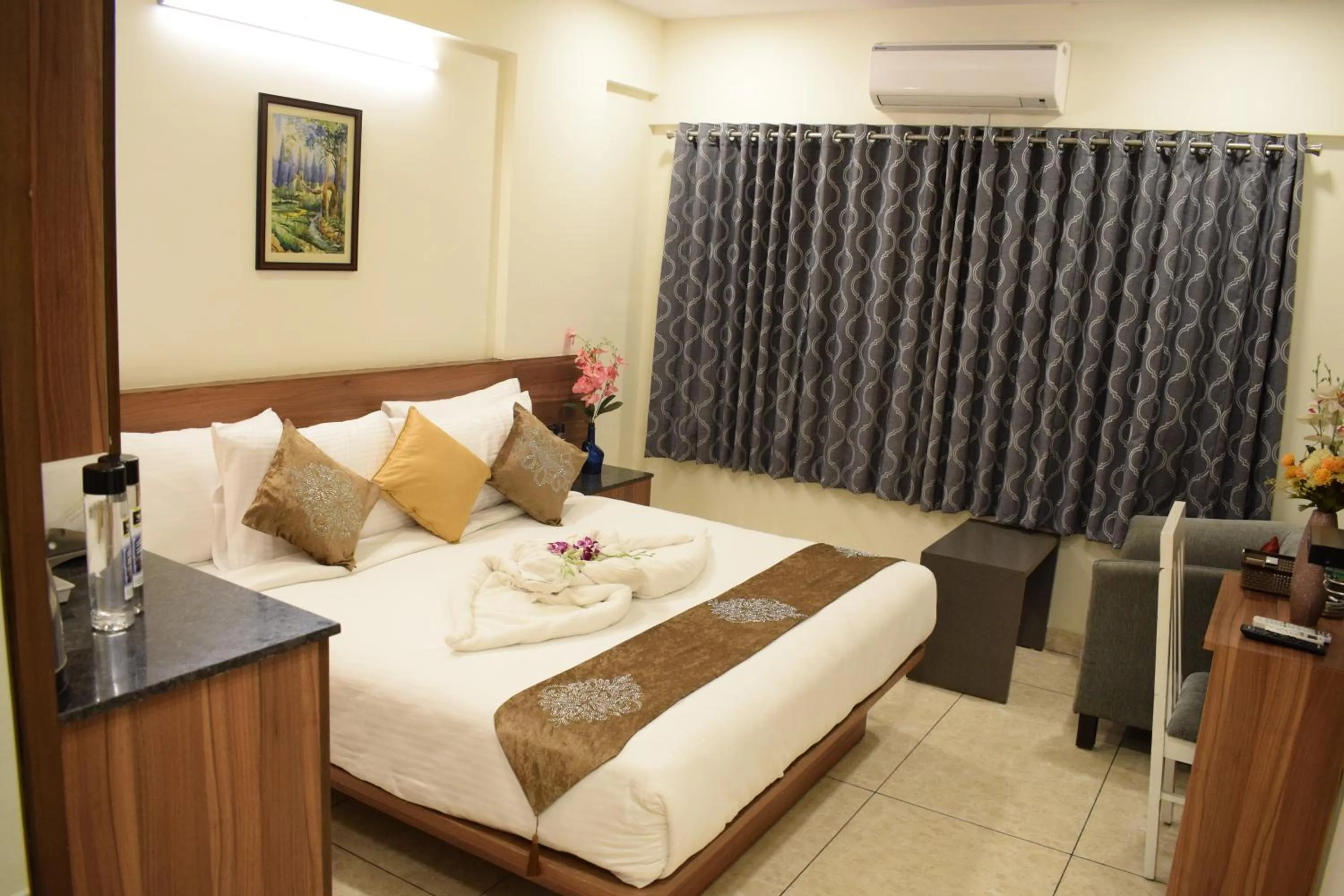 Bedroom in Silicon Inn Hotel Bangalore Airport