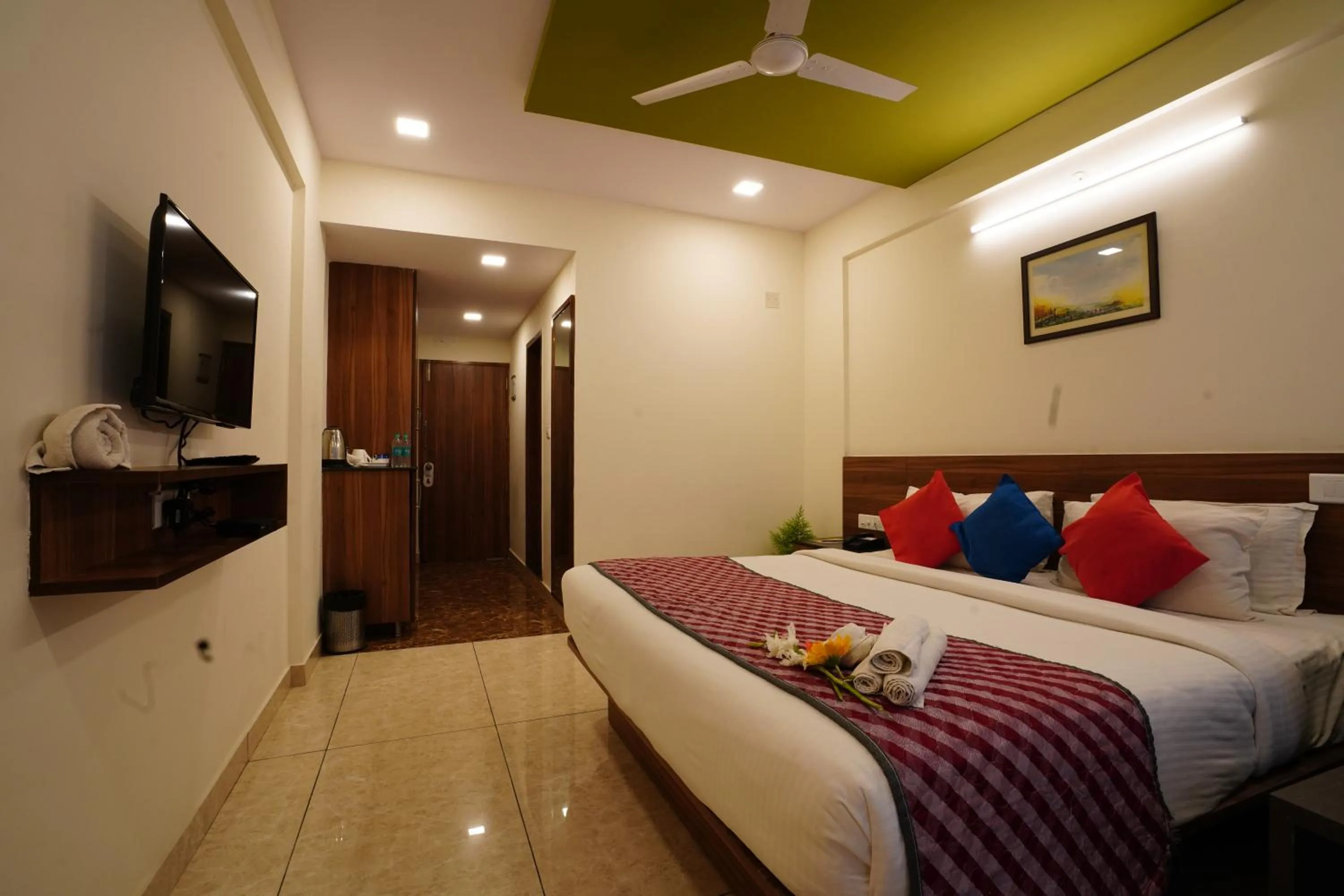 Bedroom in Silicon Inn Hotel Bangalore Airport