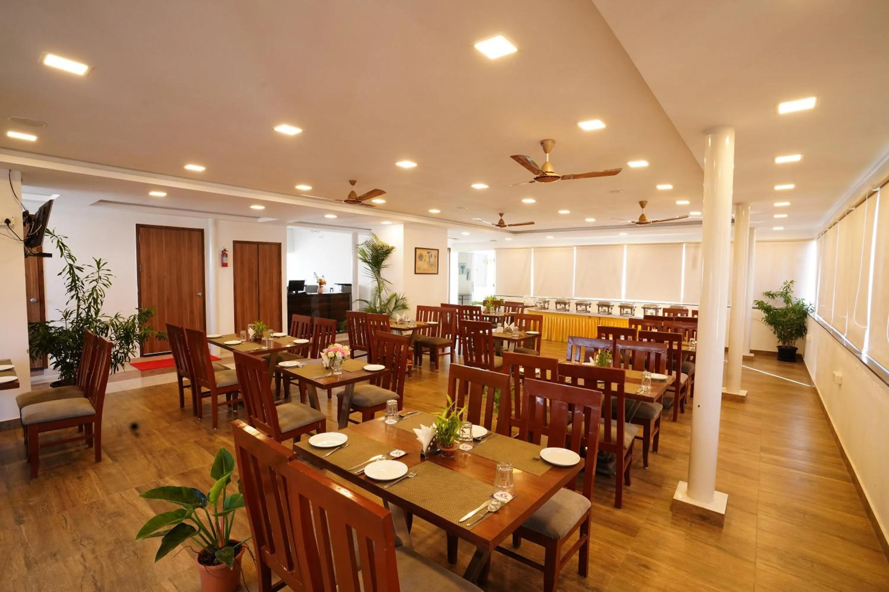 Restaurant/places to eat in Silicon Inn Hotel Bangalore Airport