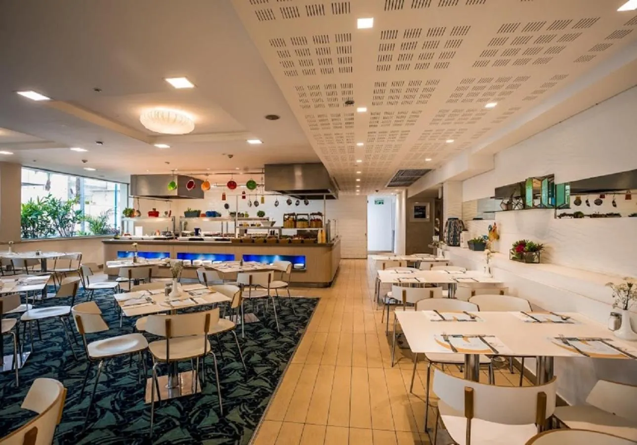 Restaurant/places to eat in Astral Palma Hotel