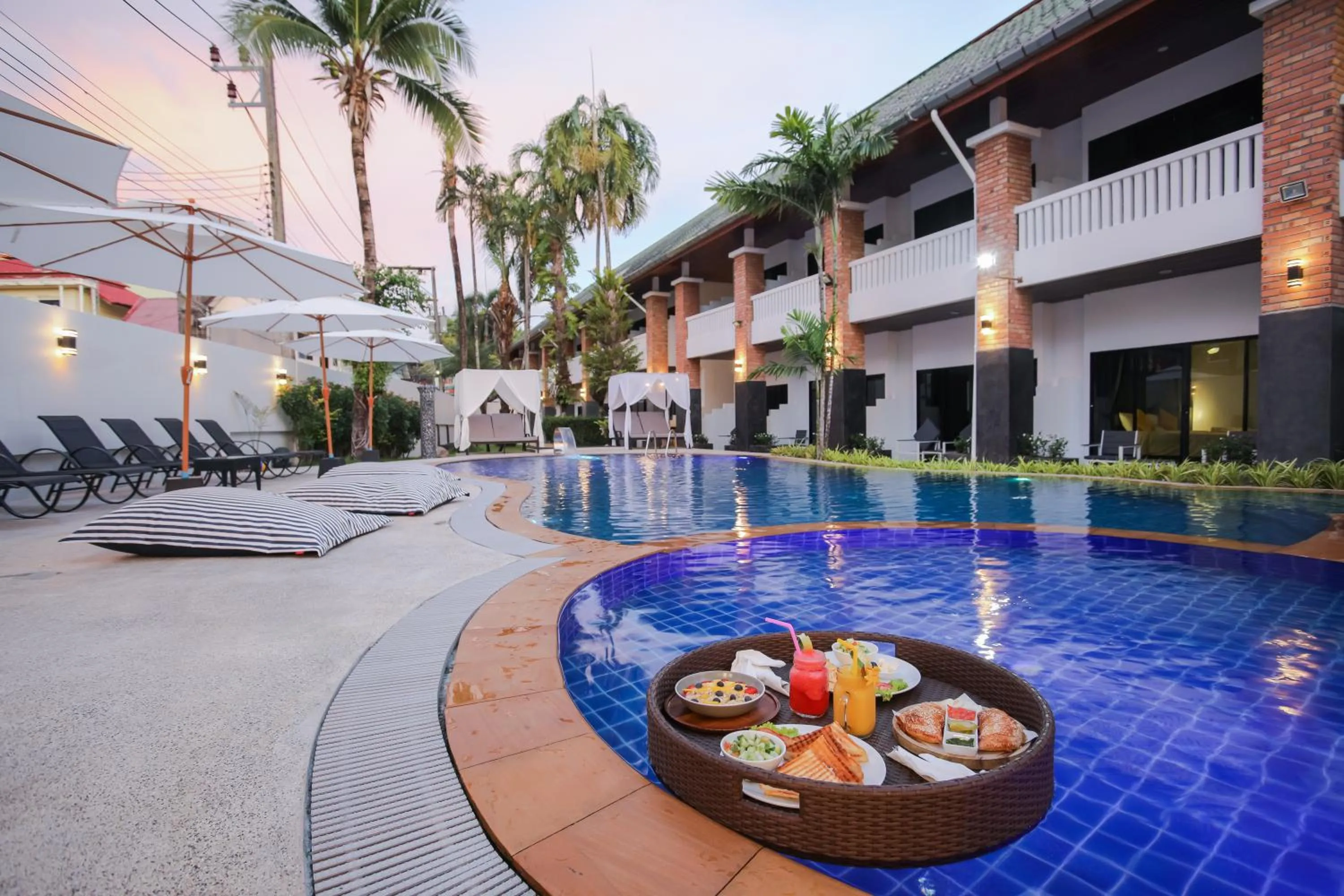 Food and drinks in ETK Patong Resort