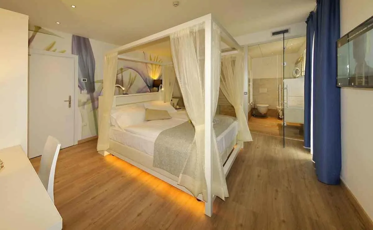 Bed in Hotel Florida