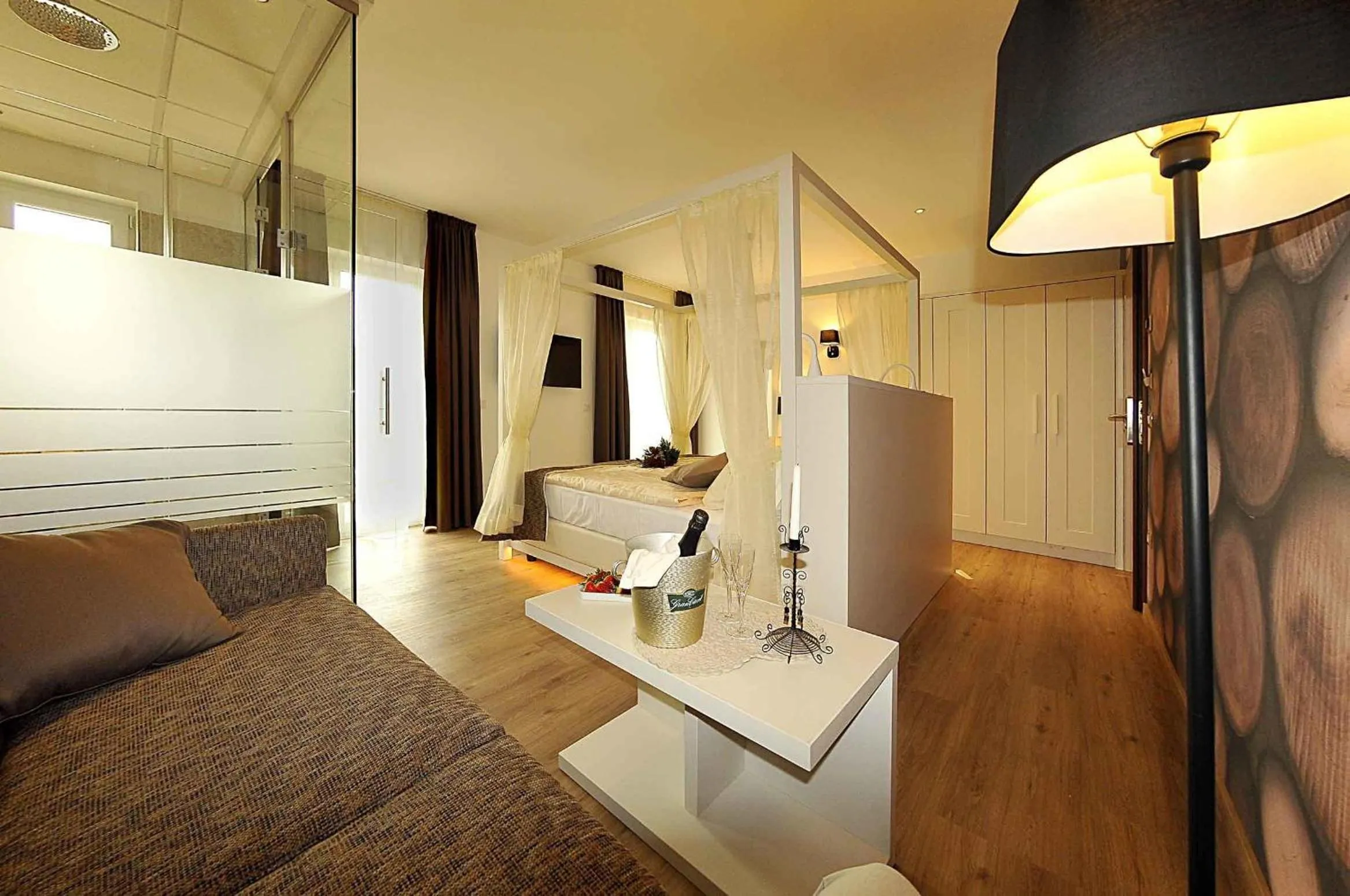 Decorative detail in Hotel Florida