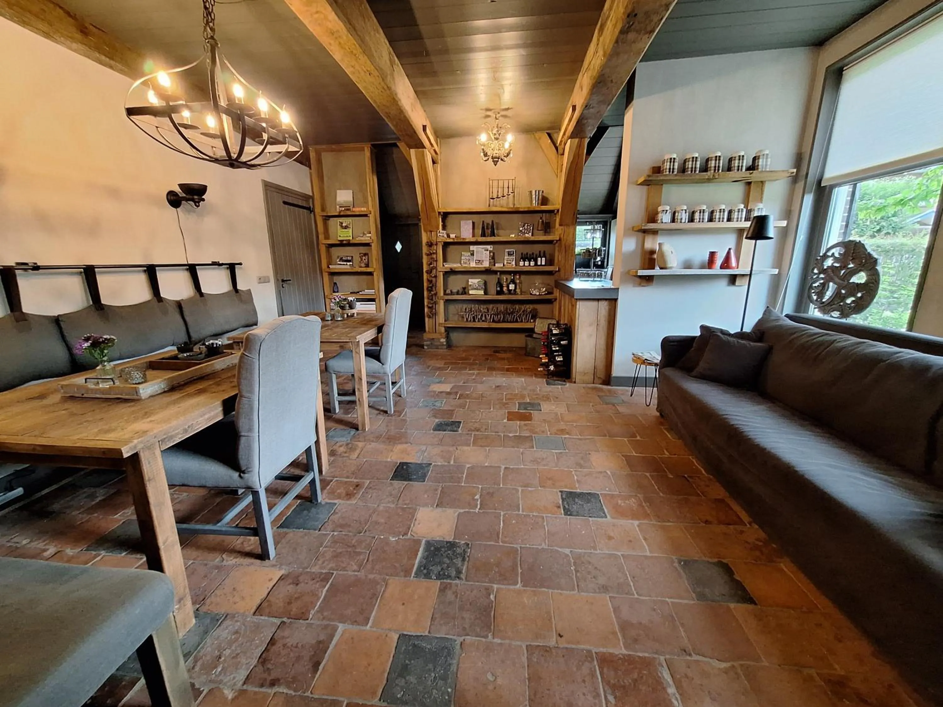 Communal lounge/ TV room in B&B De Meidoornhof