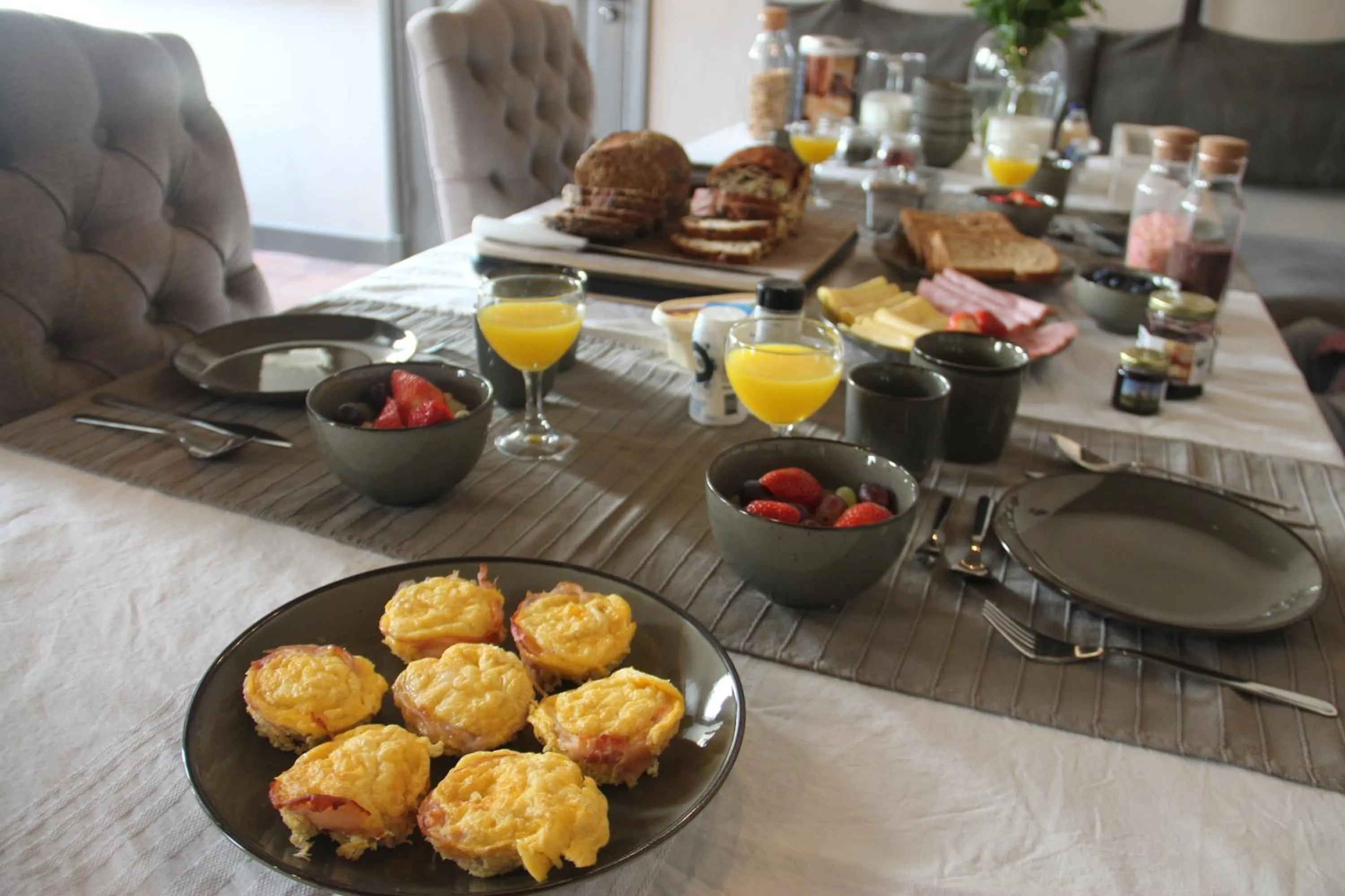 Communal lounge/ TV room in B&B De Meidoornhof