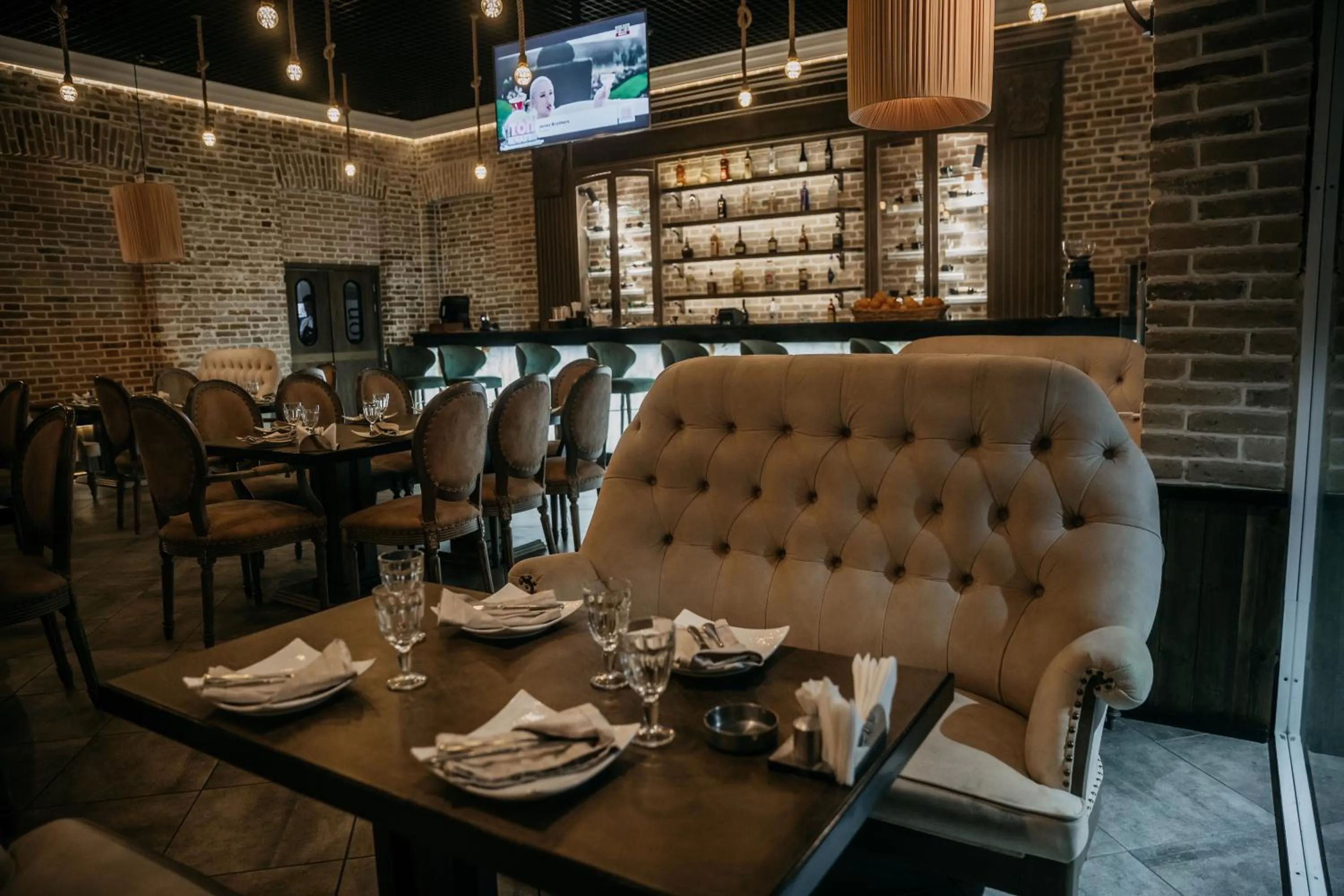 Restaurant/places to eat in Shahlo Hotel