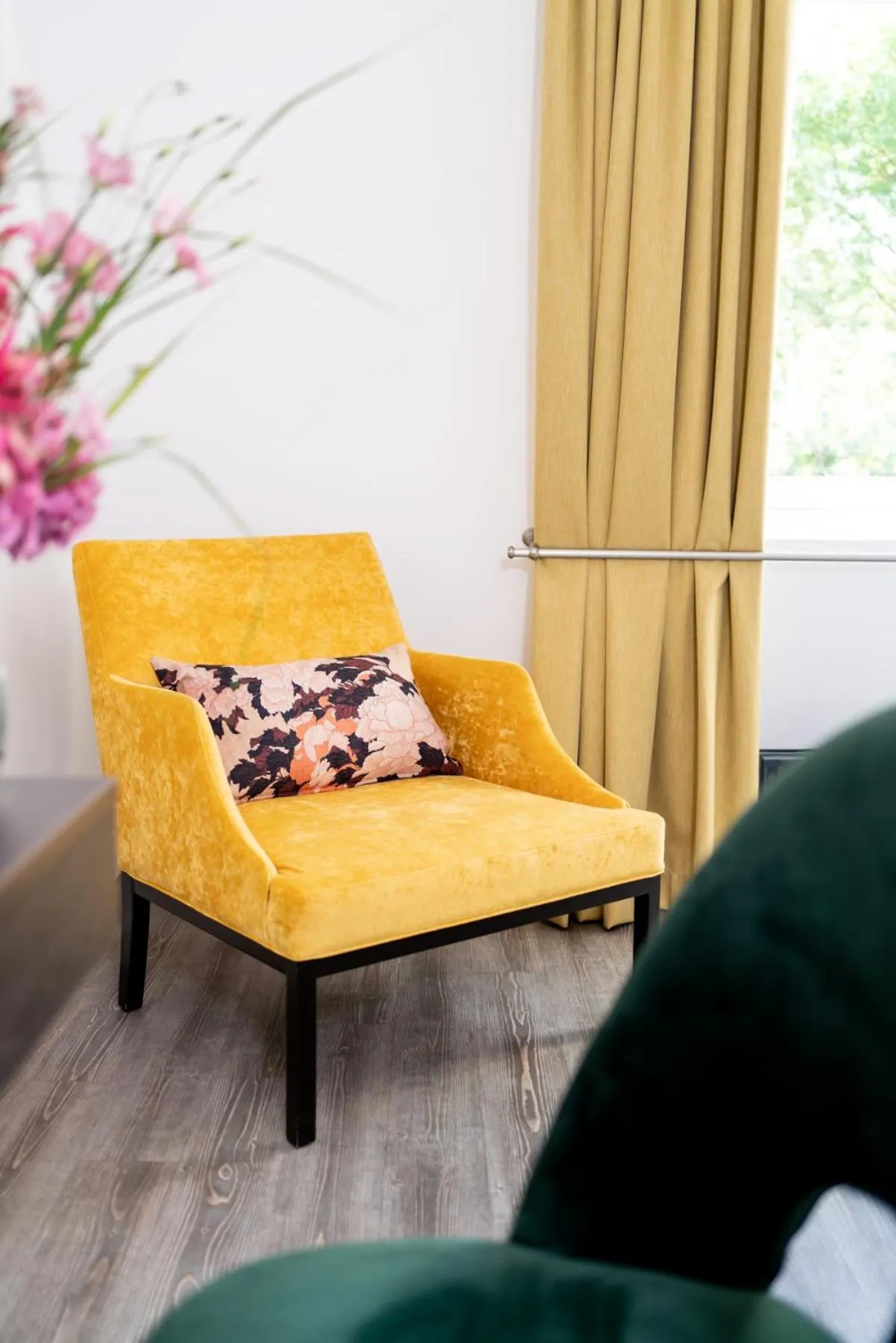 Seating area in Luxstay Karben - Self-Check-In