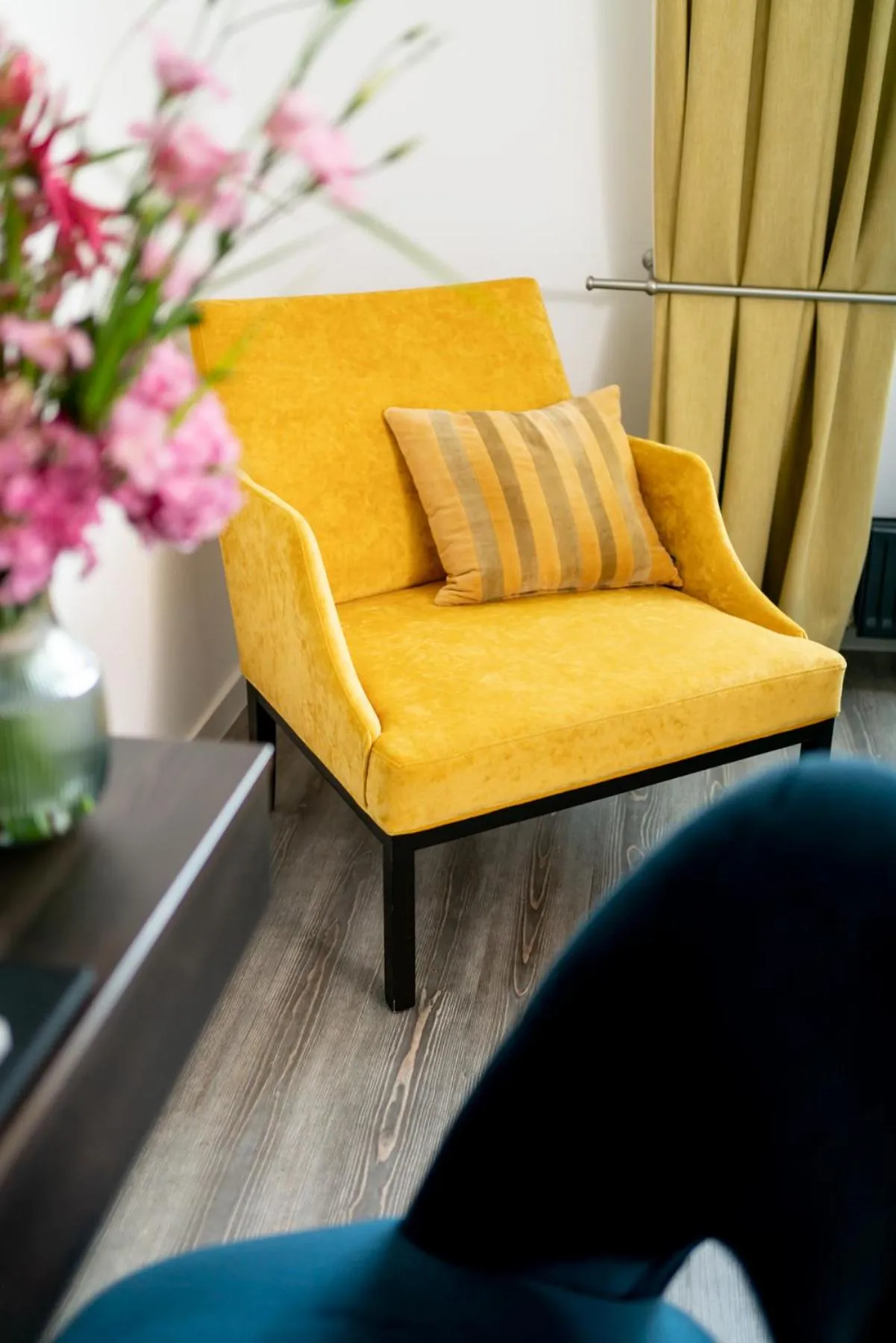 Seating area in Luxstay Karben - Self-Check-In