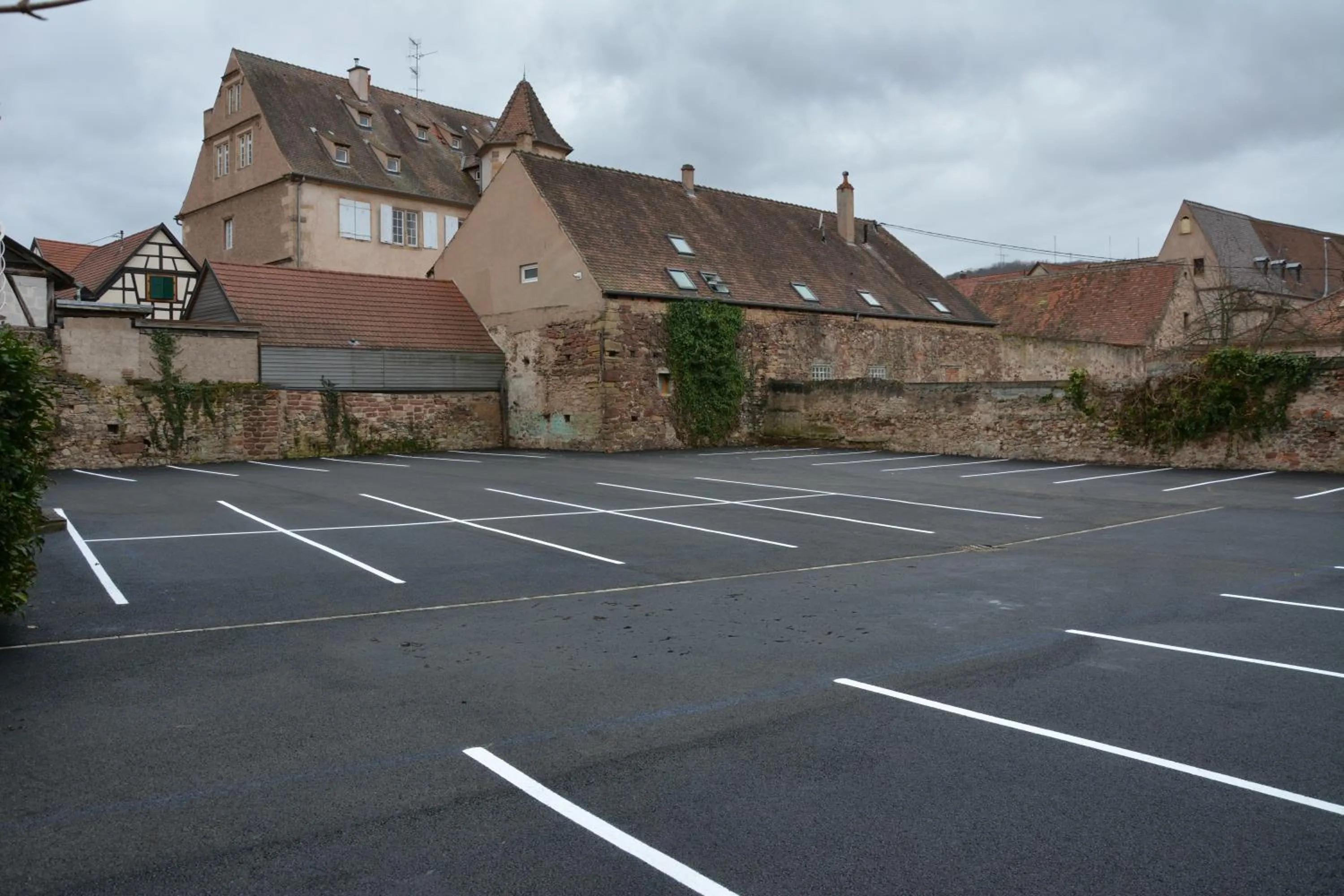 Logis Hôtel du Centre - Halte idéale en cyclotourisme avec garage à vélos clos