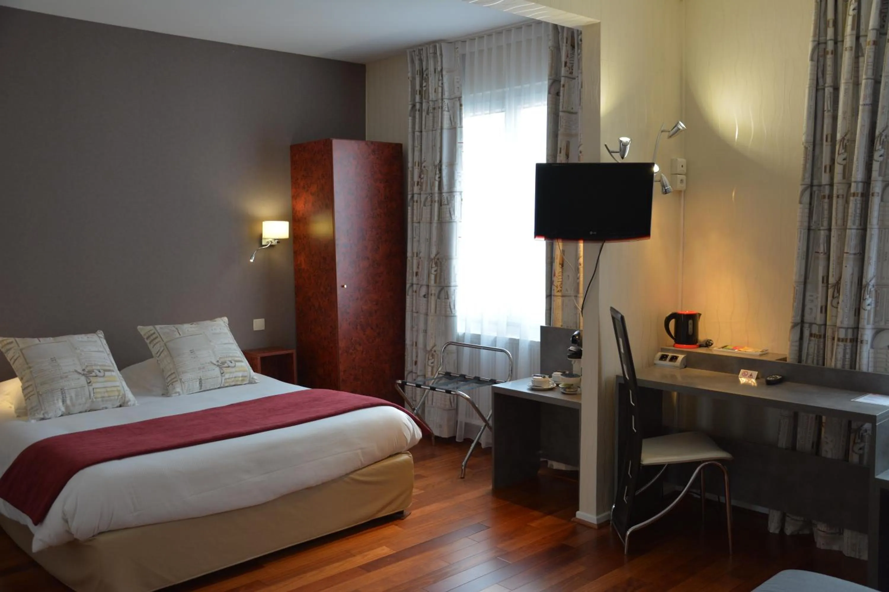 Photo of the whole room, Bed in Logis Hôtel du Centre - Halte idéale en cyclotourisme avec garage à vélos clos