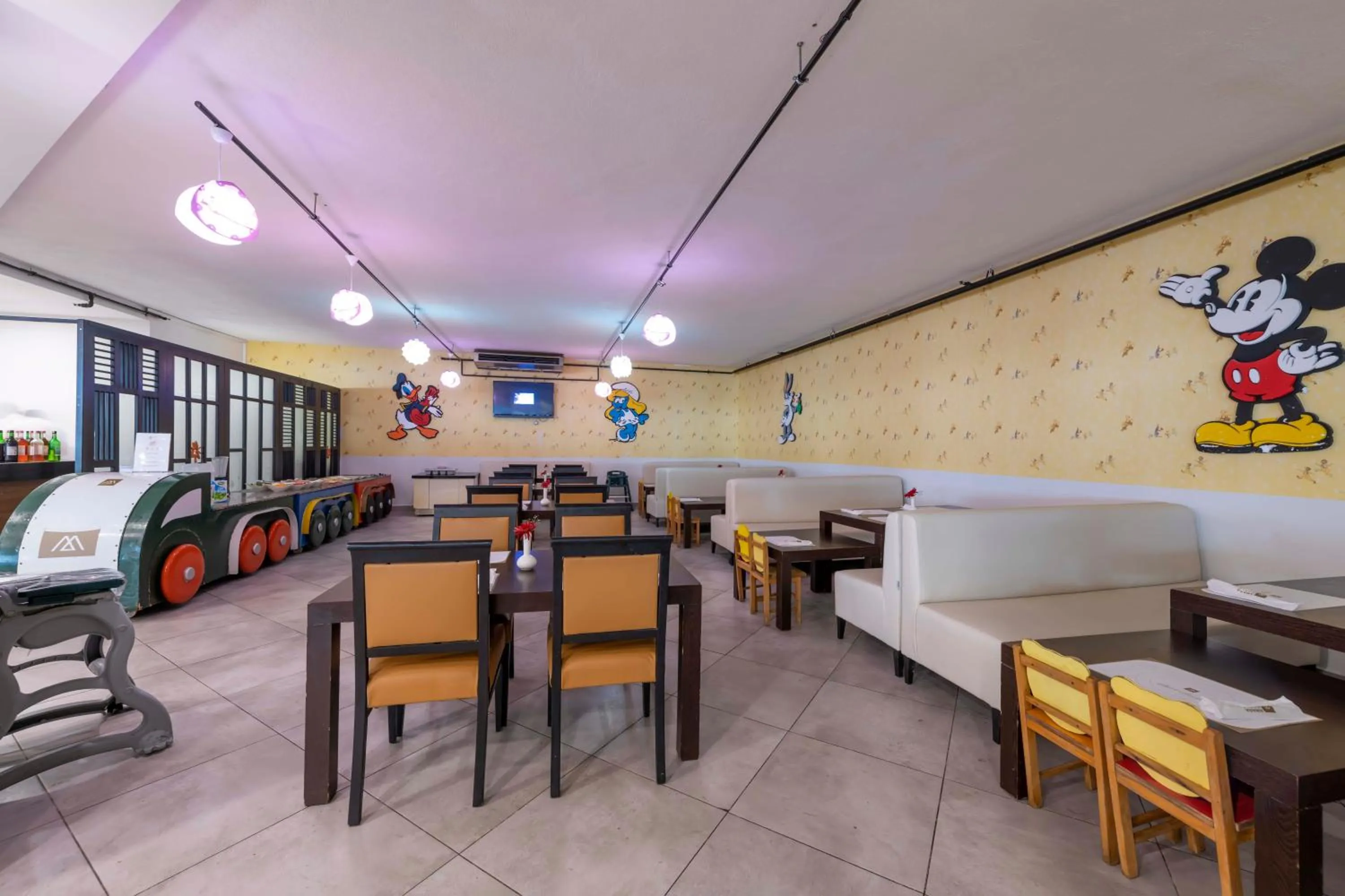 Restaurant/Places to Eat in Armas Hotel Saray Regency