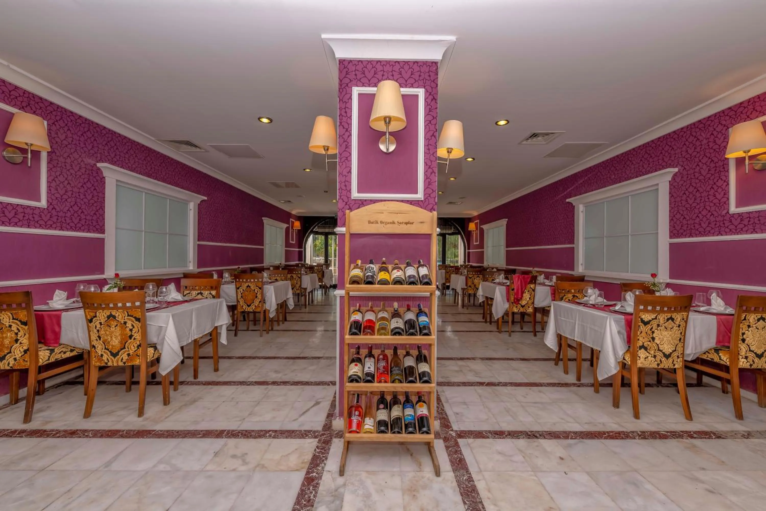 Restaurant/Places to Eat in Armas Hotel Saray Regency
