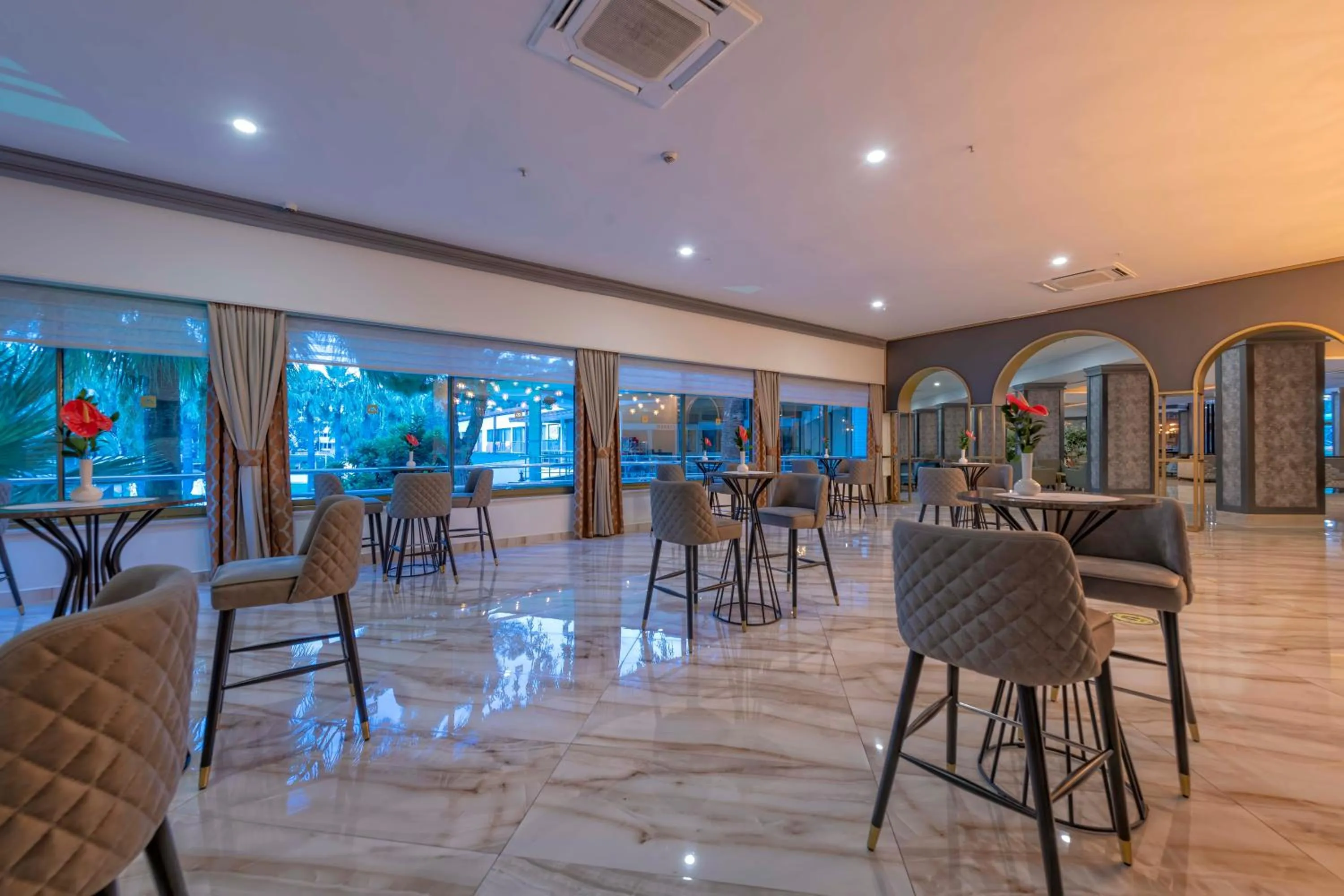 Lounge or bar, Restaurant/Places to Eat in Armas Hotel Saray Regency