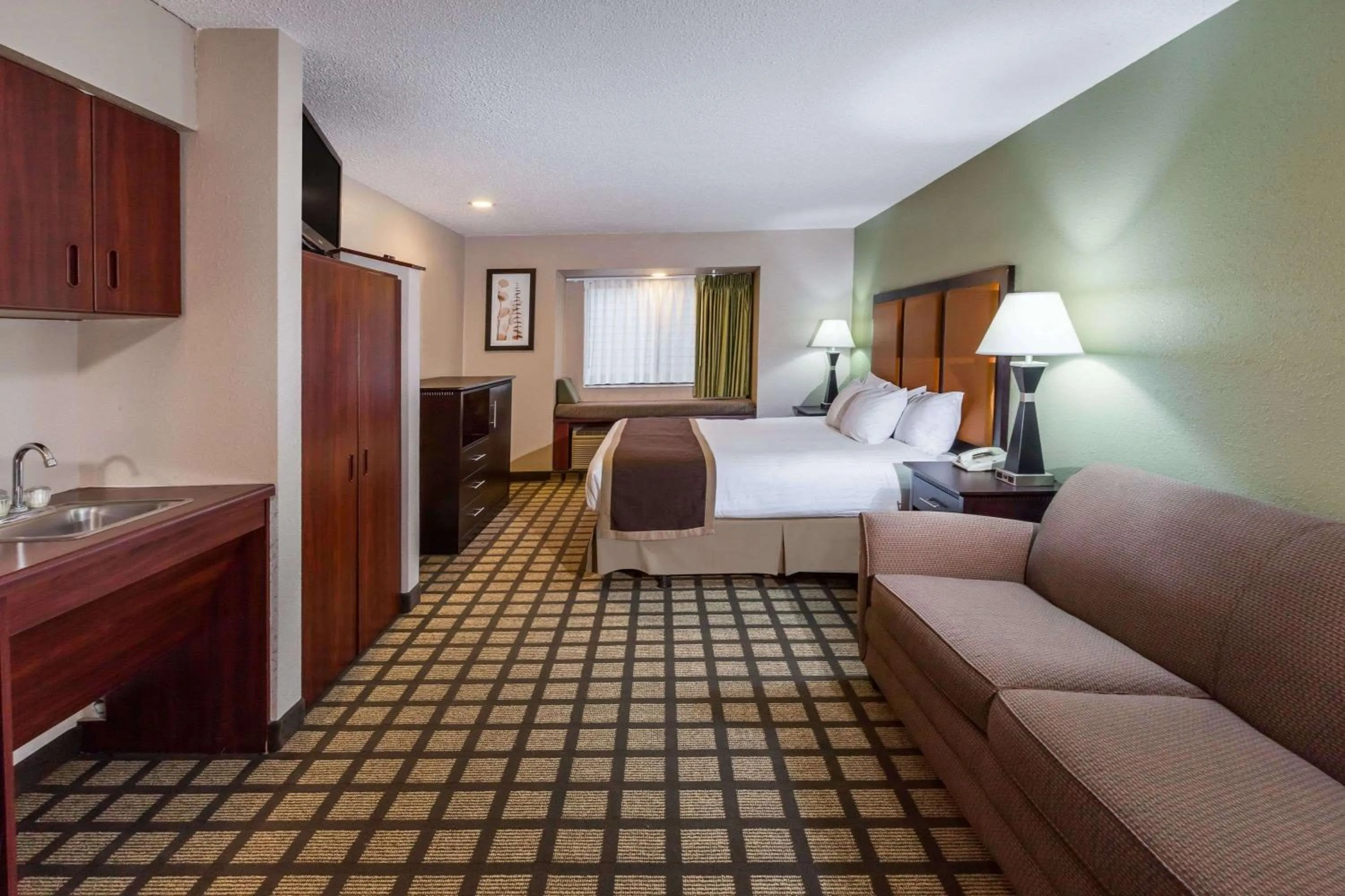 Photo of the whole room, Bed in Baymont by Wyndham Gaylord