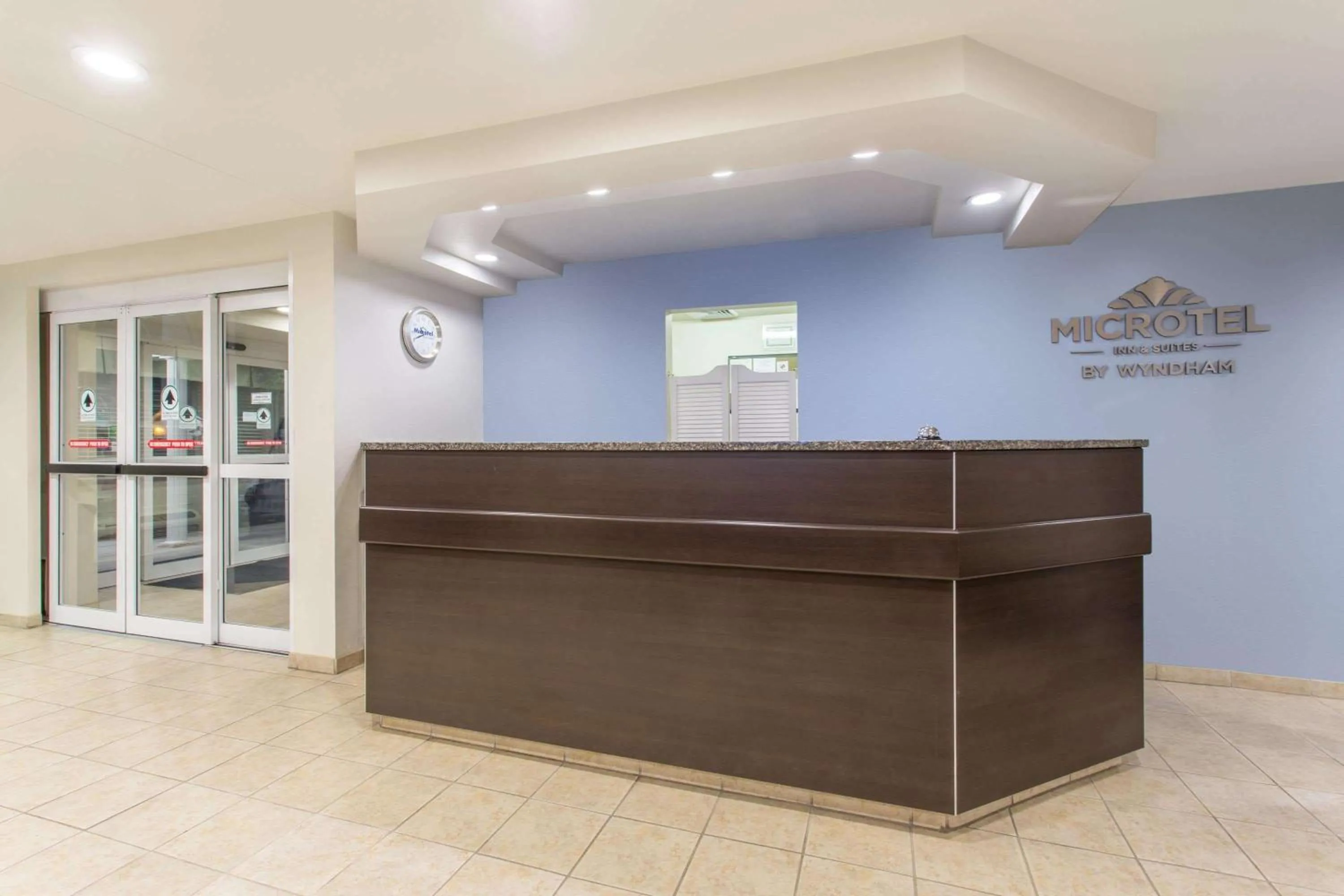 Lobby or reception in Microtel Inn & Suites by Wyndham Klamath Falls