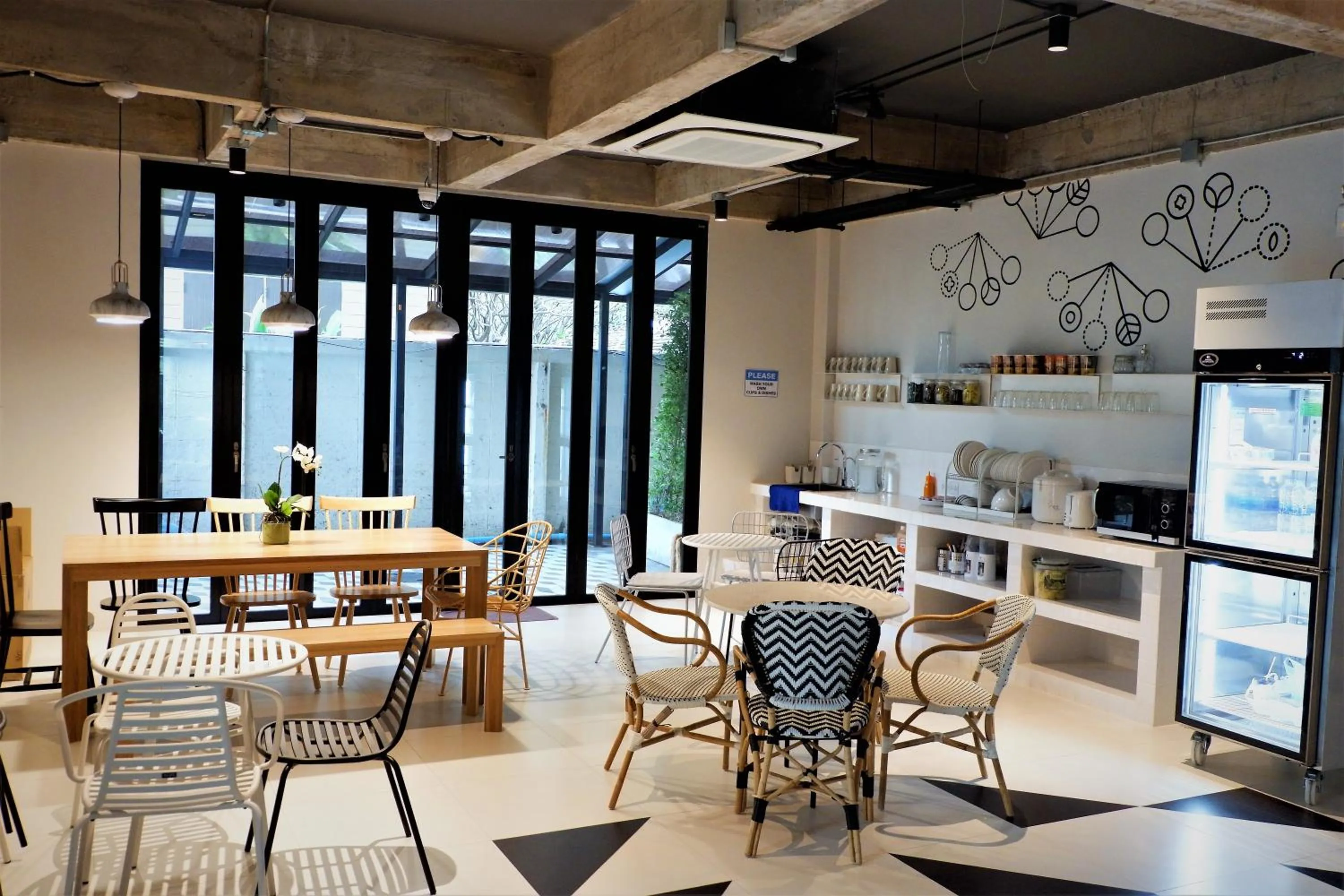 Dining area in Bedspread Hostel