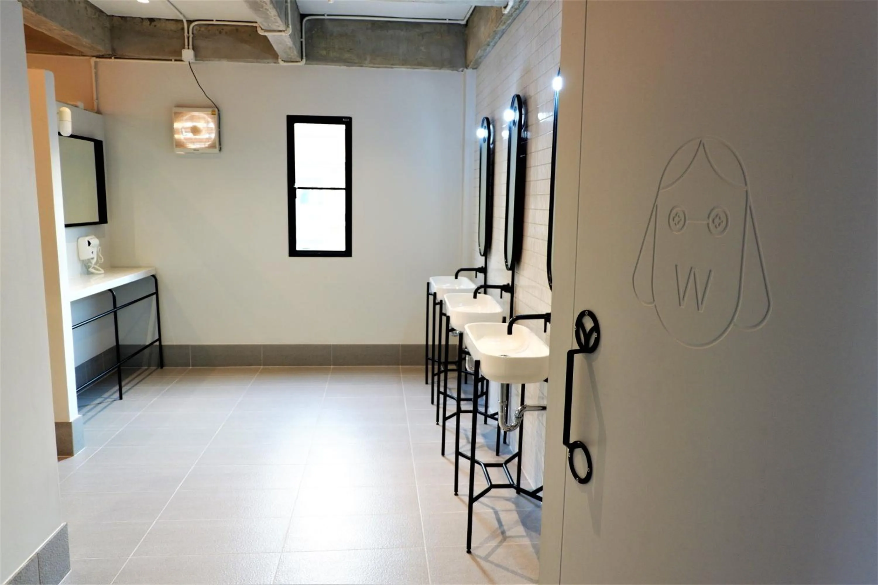 Bathroom in Bedspread Hostel