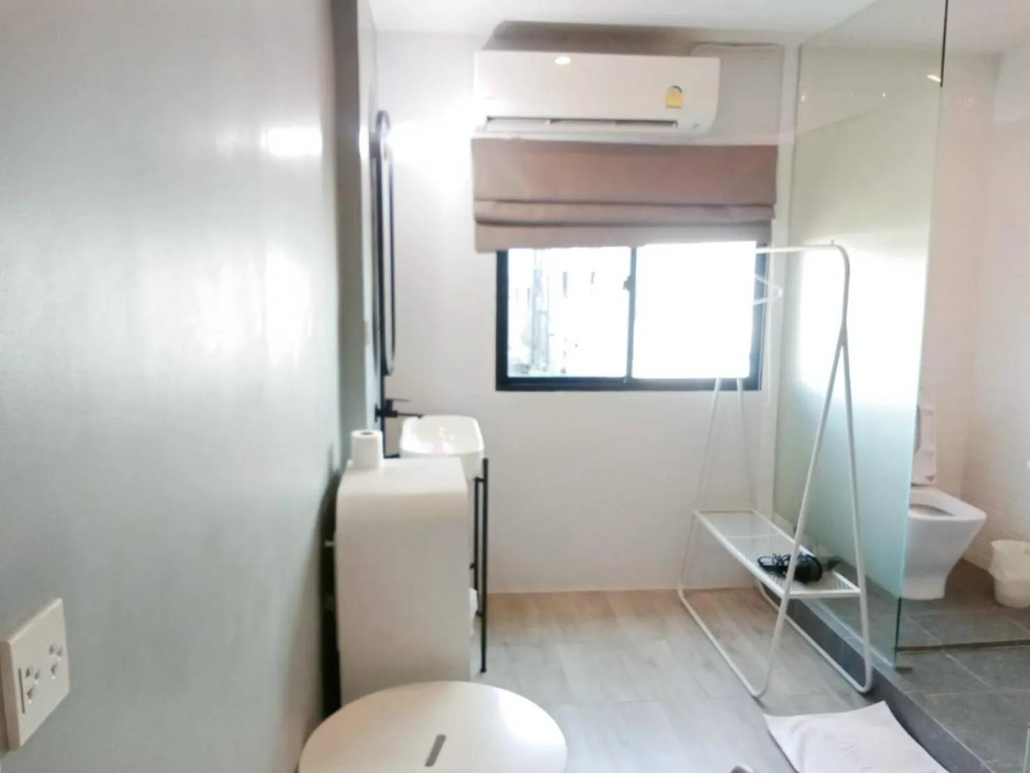 Toilet in Bedspread Hostel