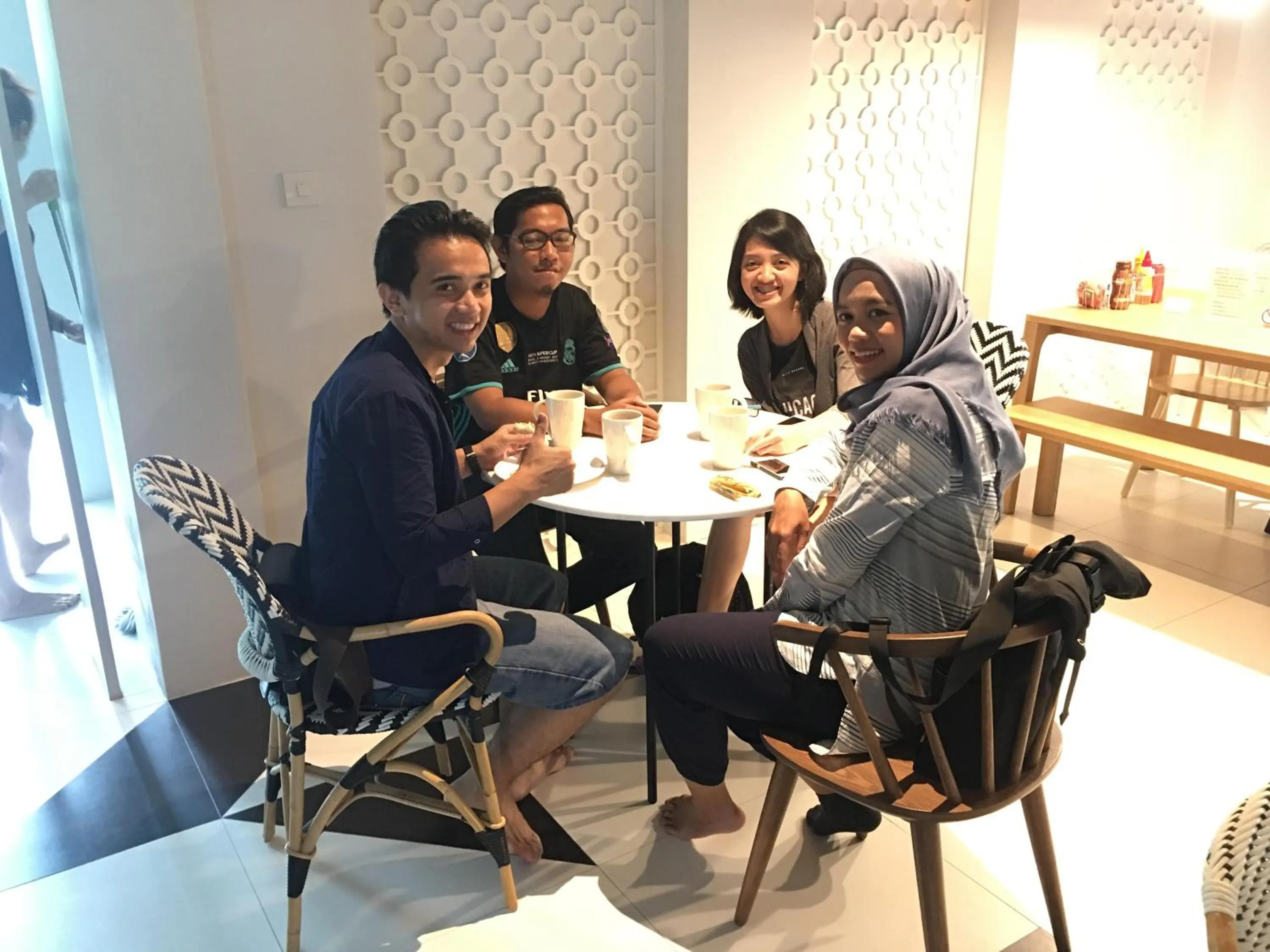 Dining area in Bedspread Hostel