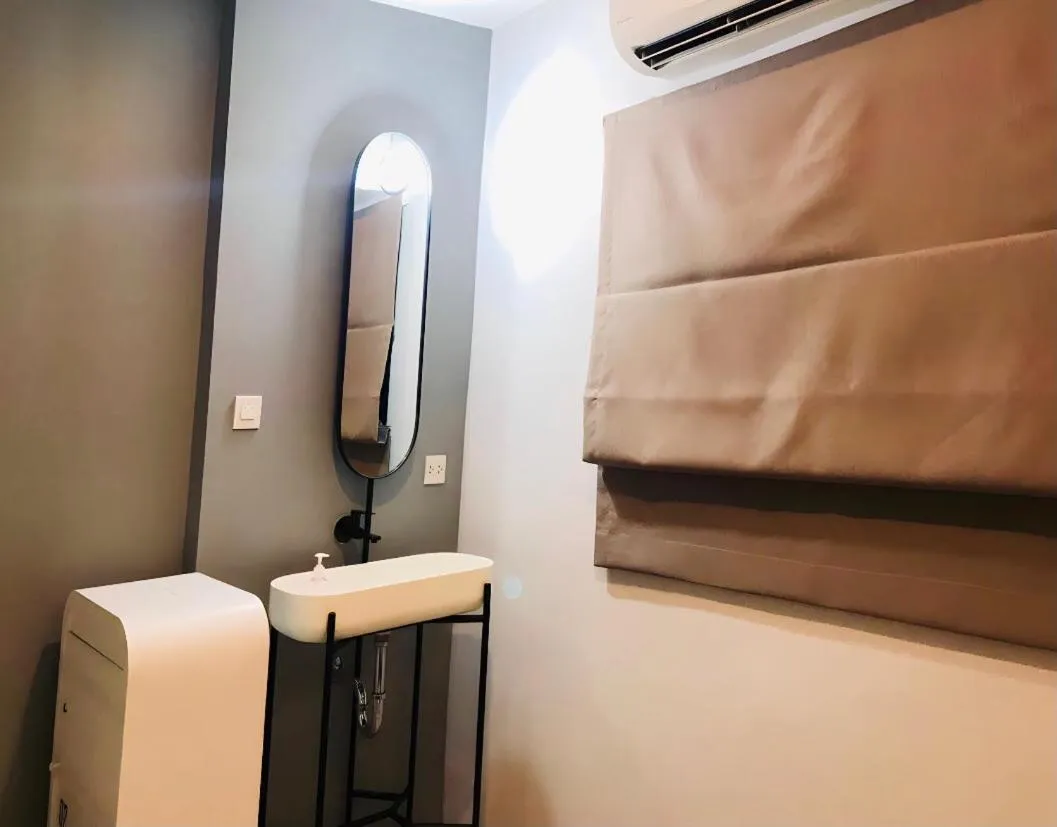 air conditioner in Bedspread Hostel