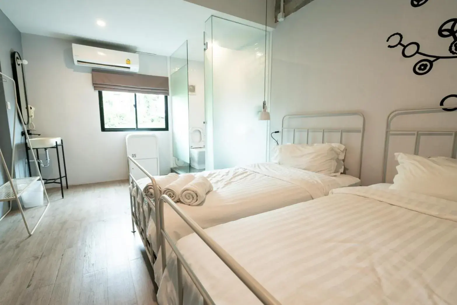 Twin Room with Private Bathroom in Bedspread Hostel Twin Room with Private Bathroom in Bedspread Hostel