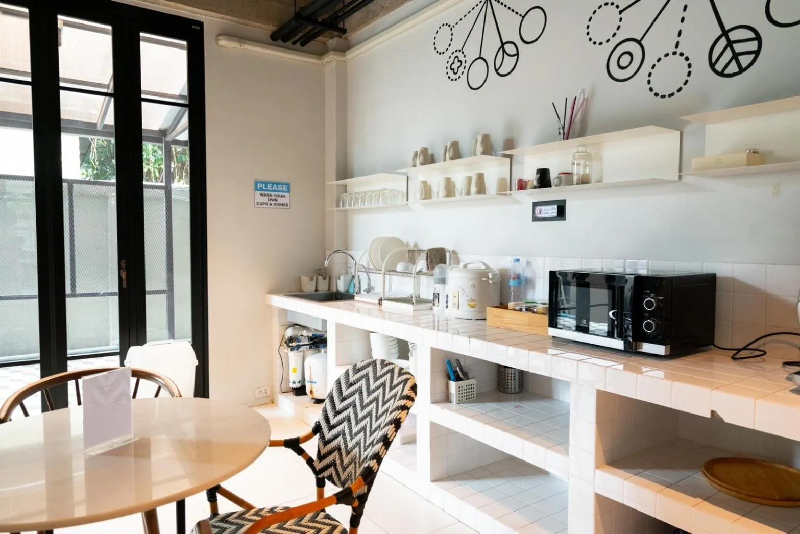 Communal lounge/ TV room in Bedspread Hostel