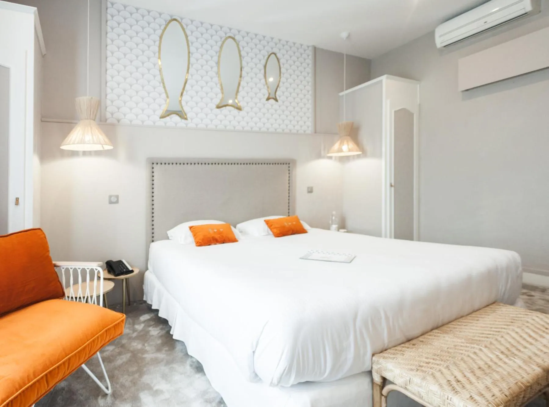 Photo of the whole room, Bed in Grand Hôtel Richelieu