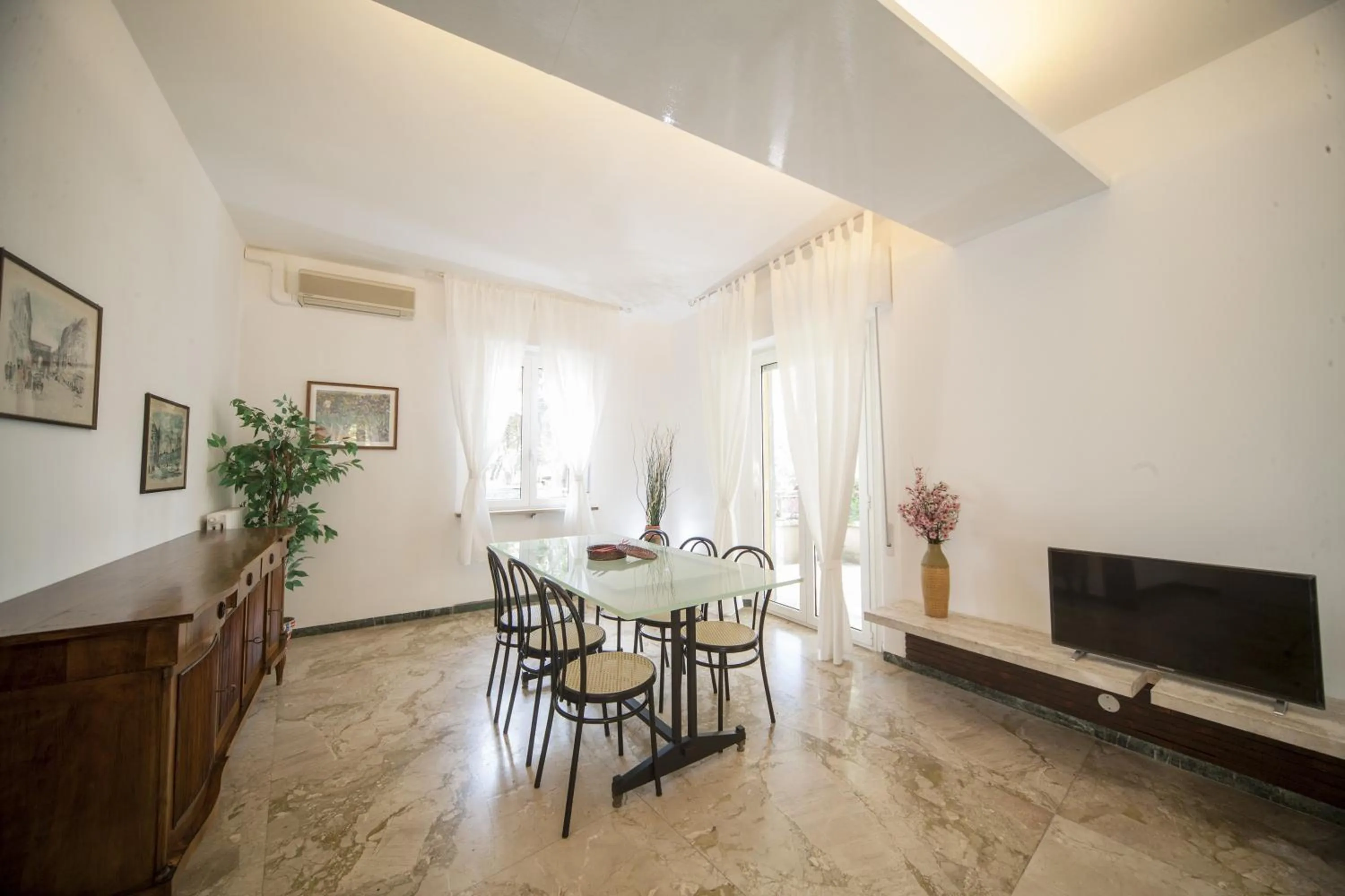 Photo of the whole room in Hotel Colombo