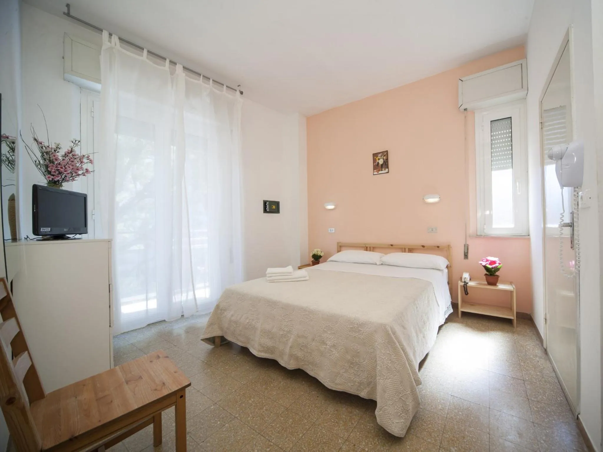 Photo of the whole room, Bed in Hotel Colombo