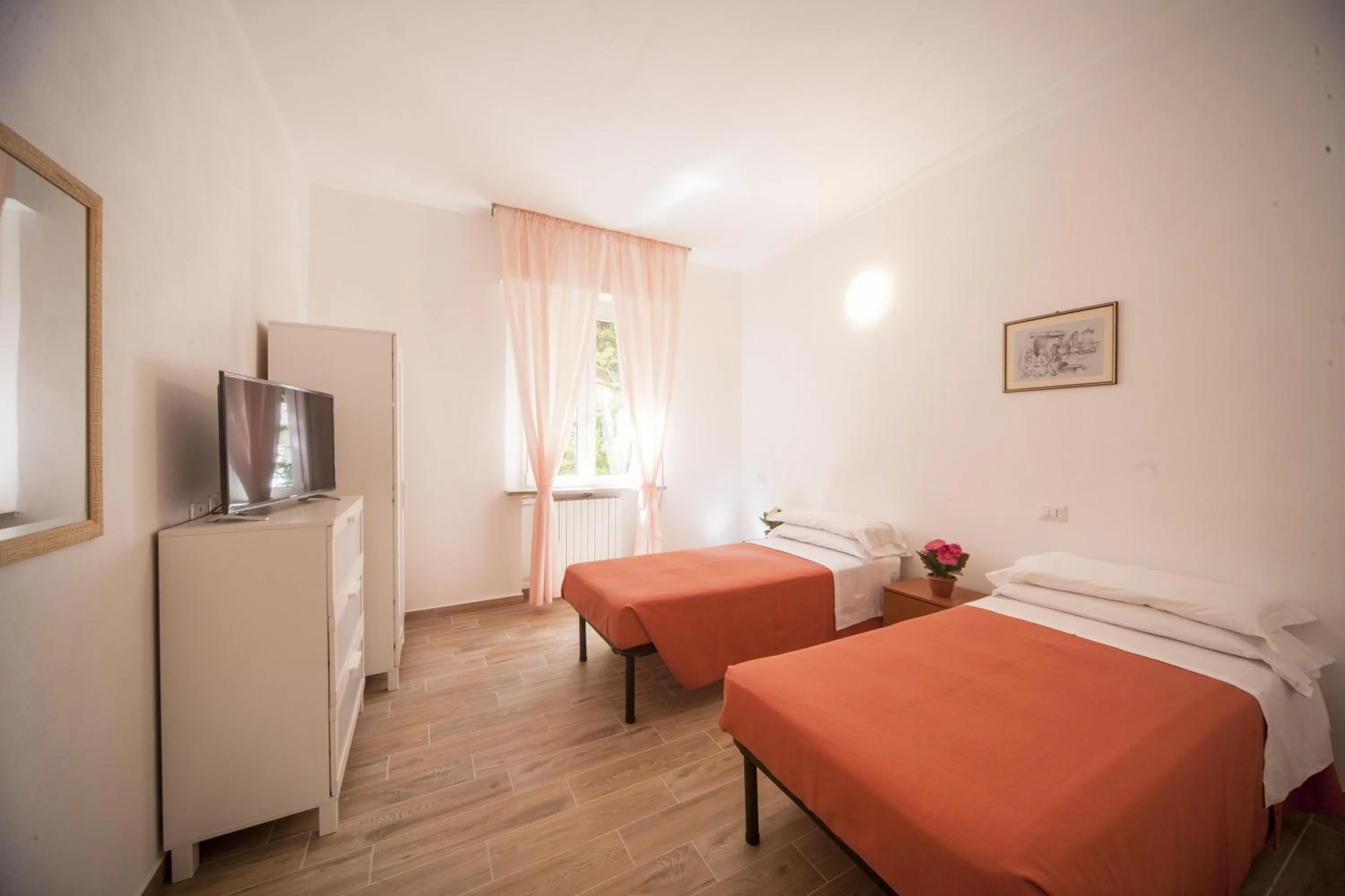 Photo of the whole room, Bed in Hotel Colombo