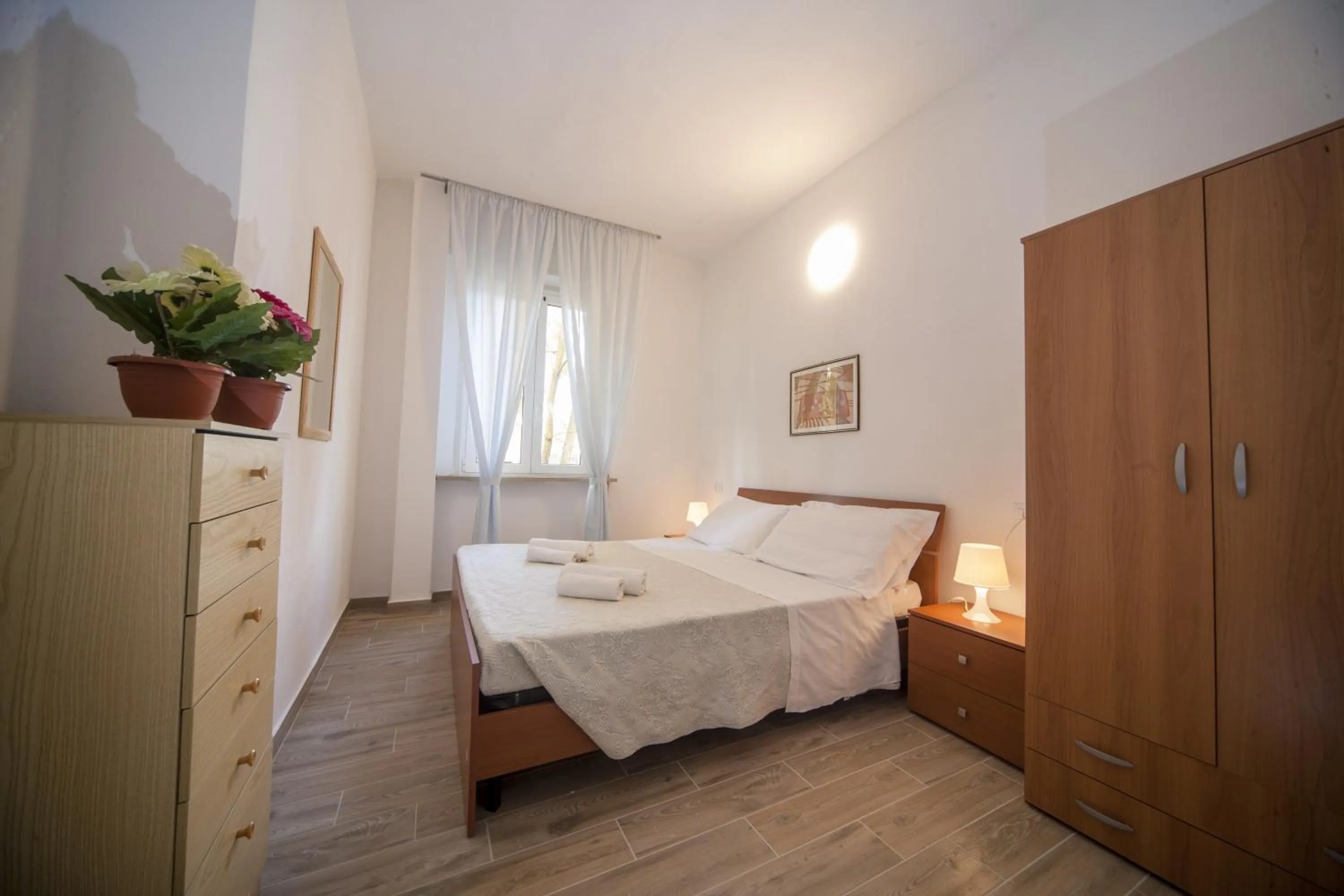 Photo of the whole room, Bed in Hotel Colombo