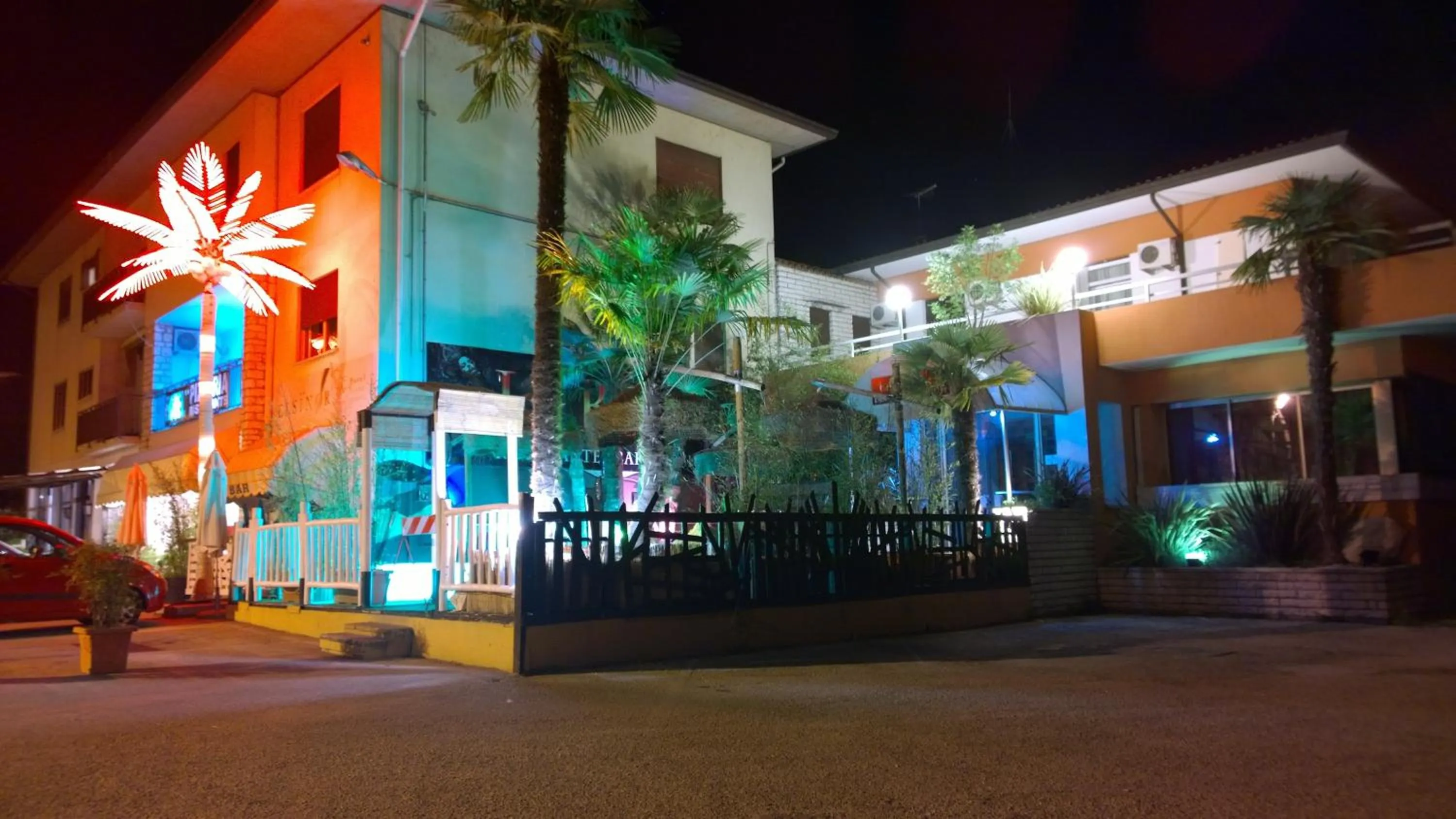 Evening entertainment in Hotel Cubamia