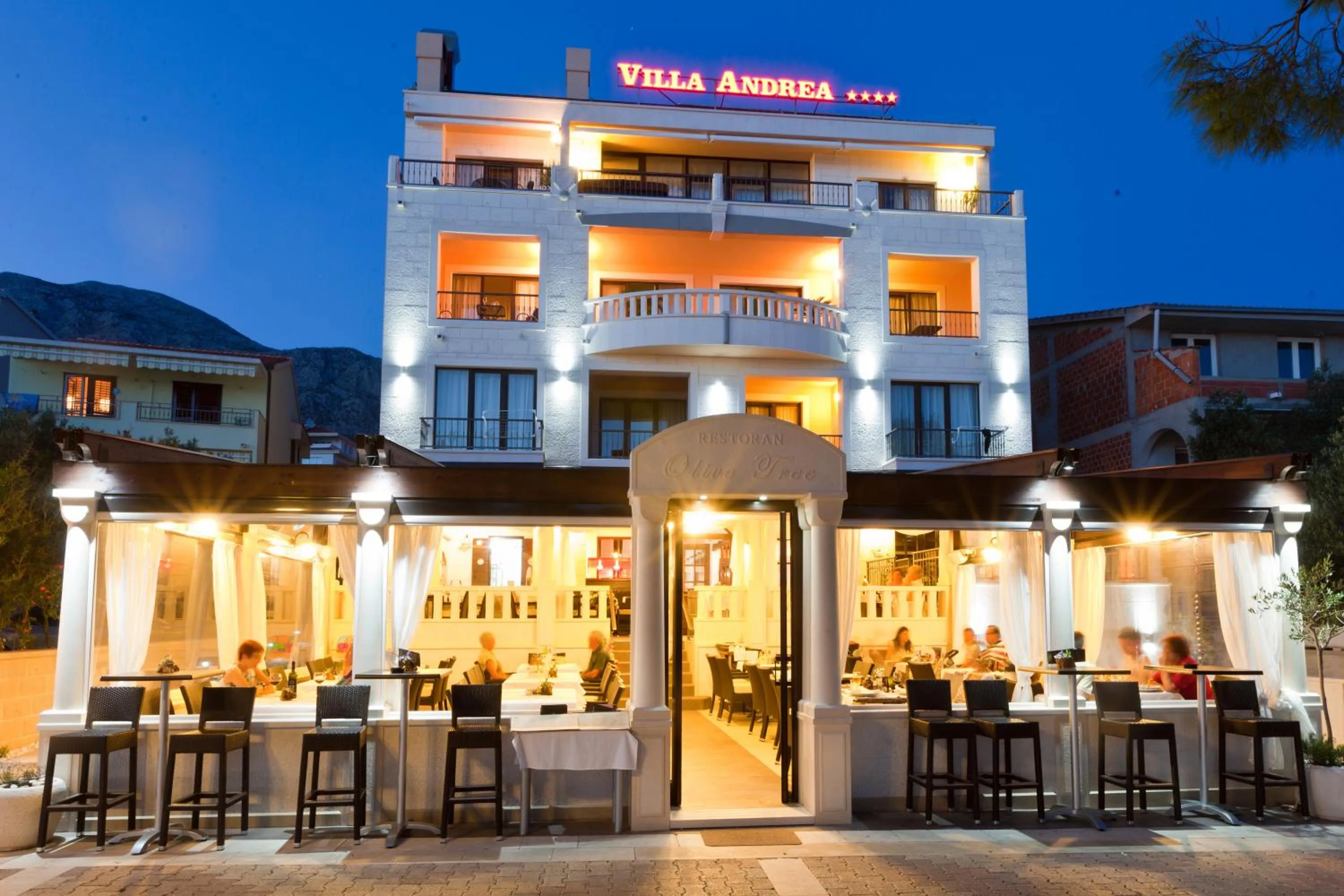 Restaurant/places to eat in Villa Andrea