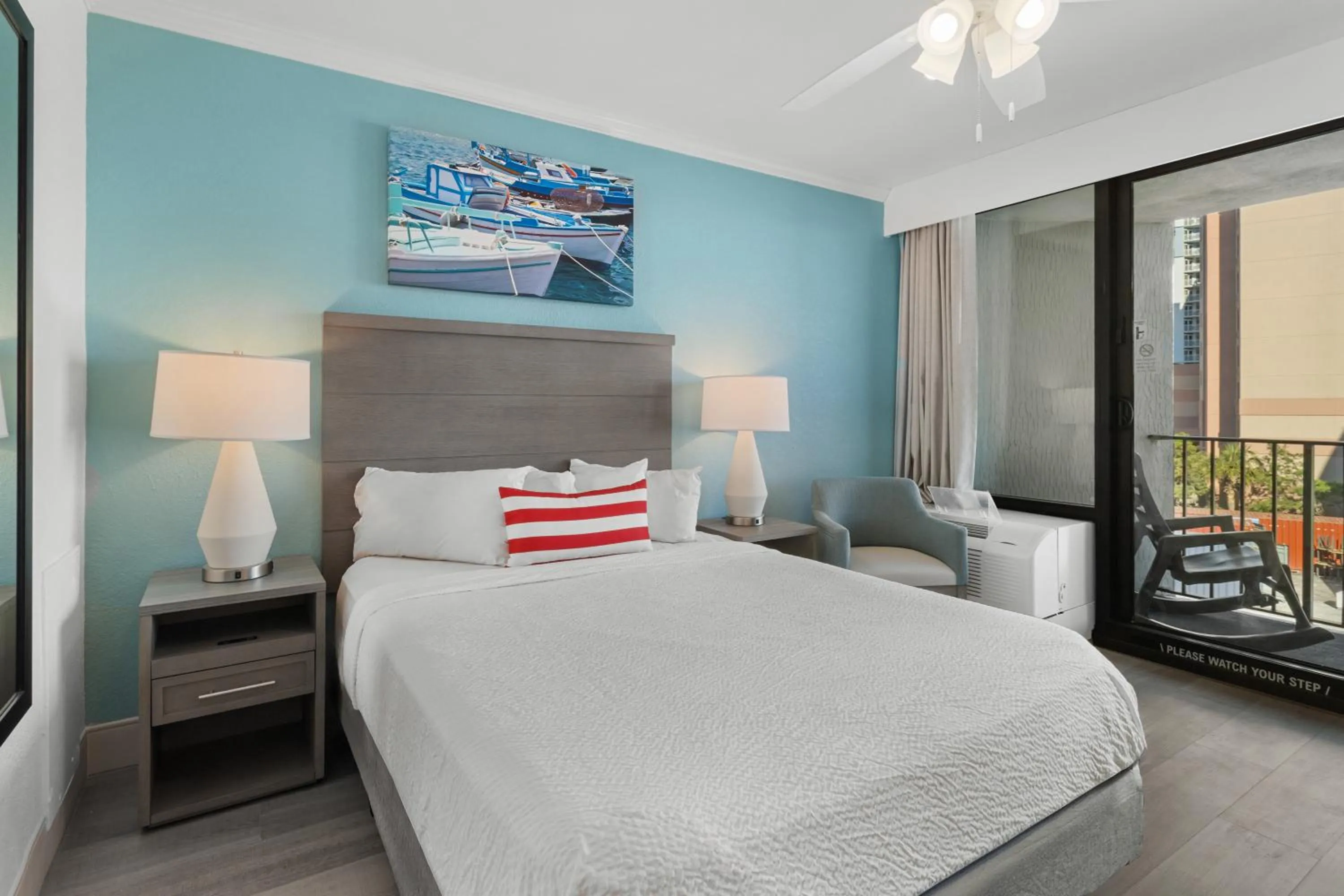 Bedroom, Bed in Compass Cove