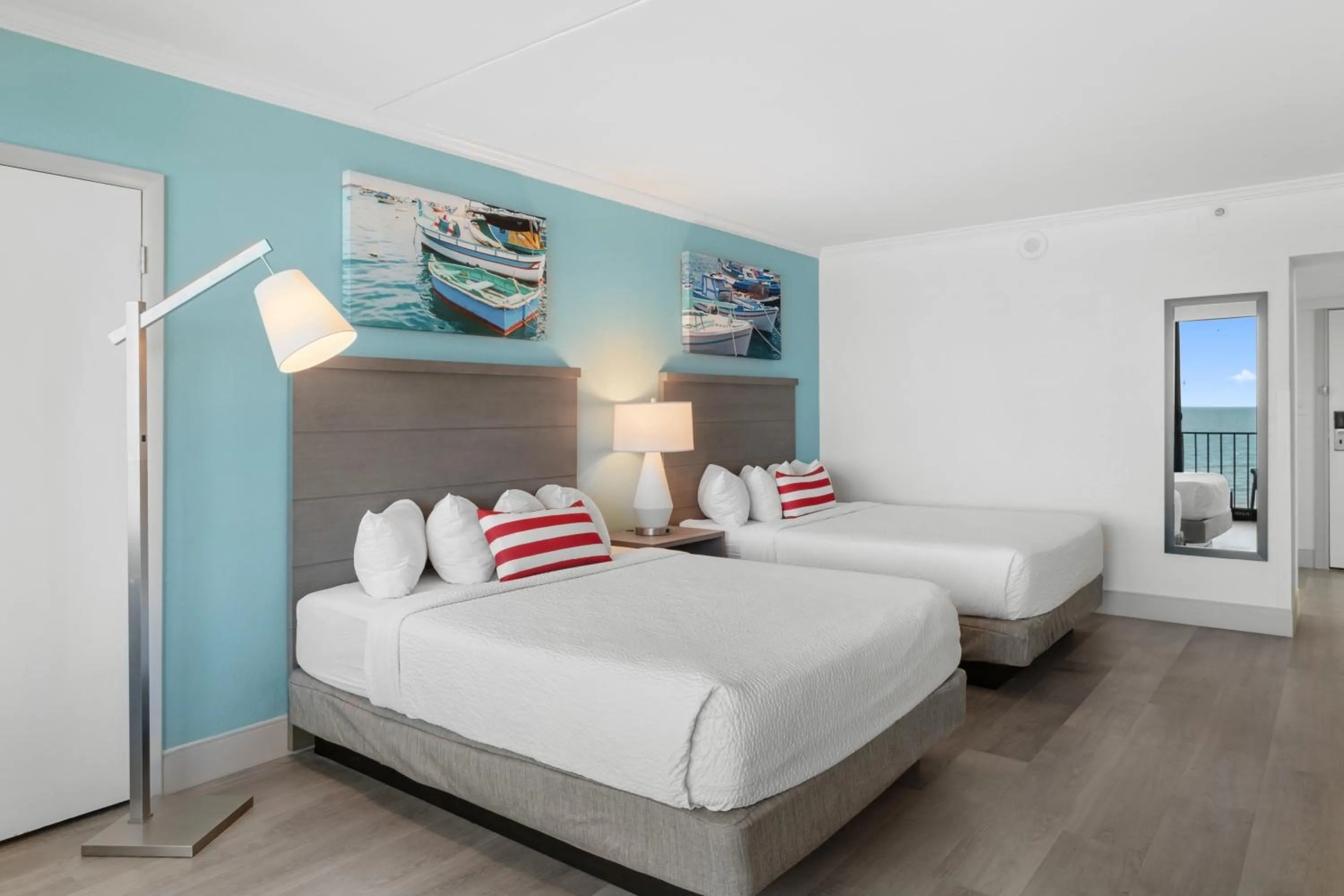 Bedroom, Bed in Compass Cove