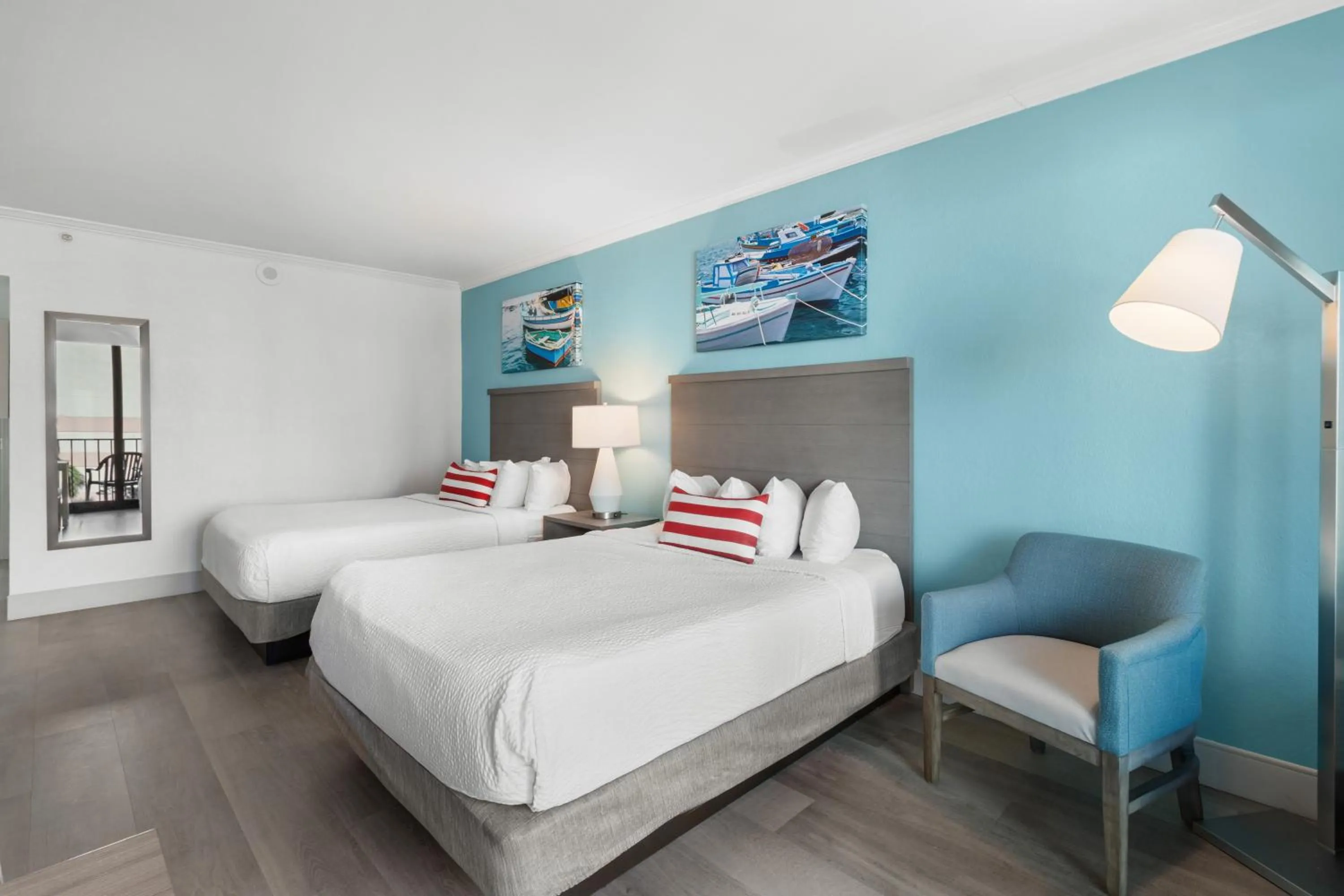 Bedroom, Bed in Compass Cove