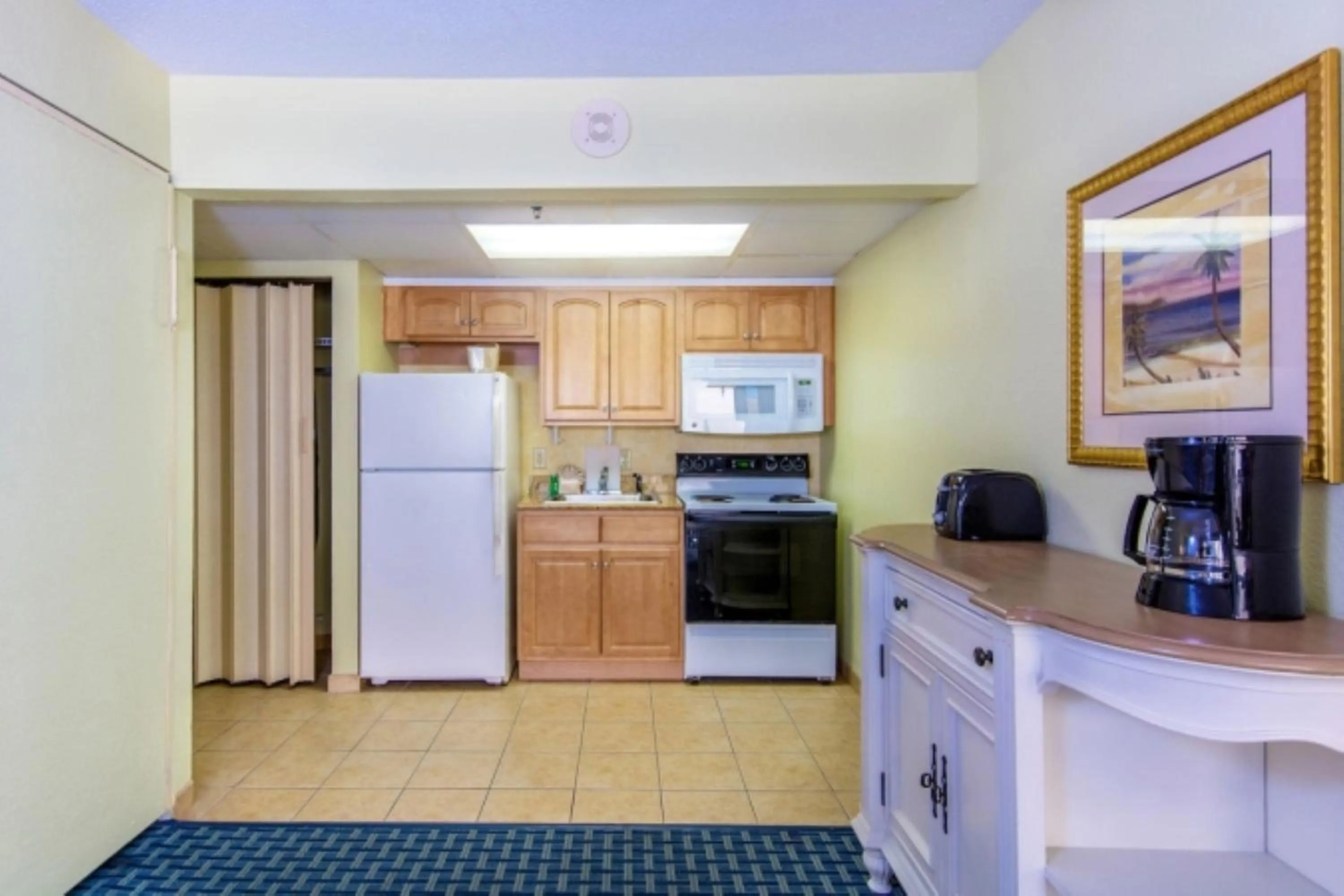 Kitchen or kitchenette in Compass Cove
