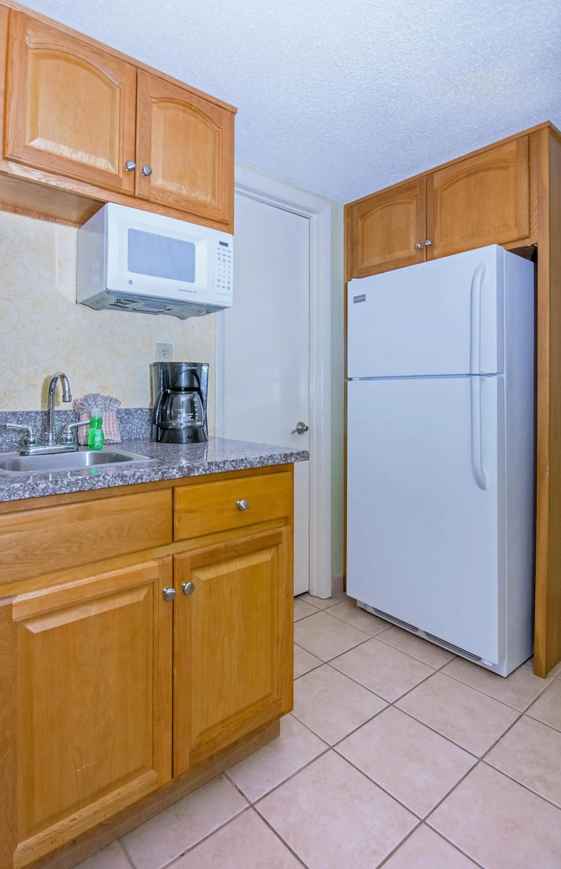 Kitchen or kitchenette in Compass Cove