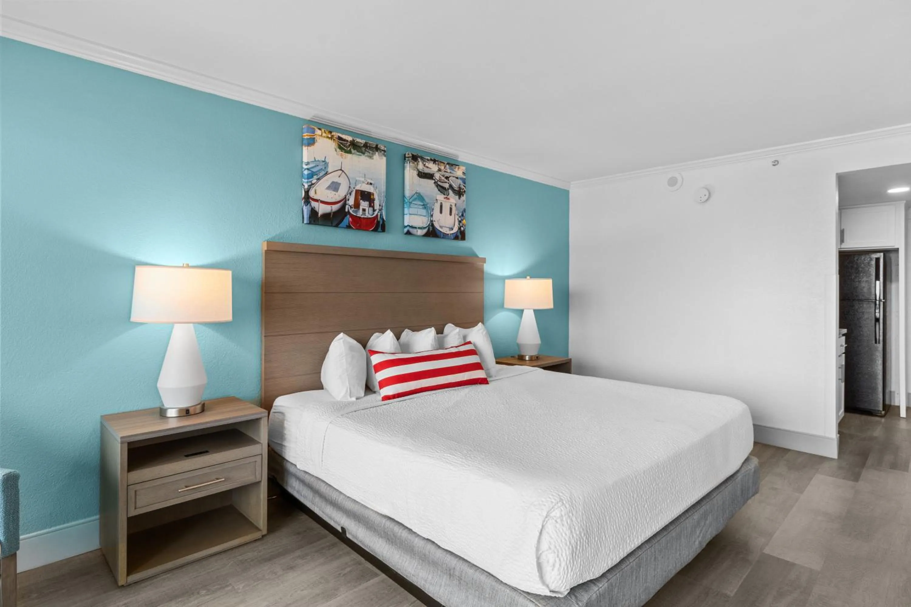 Bedroom, Bed in Compass Cove