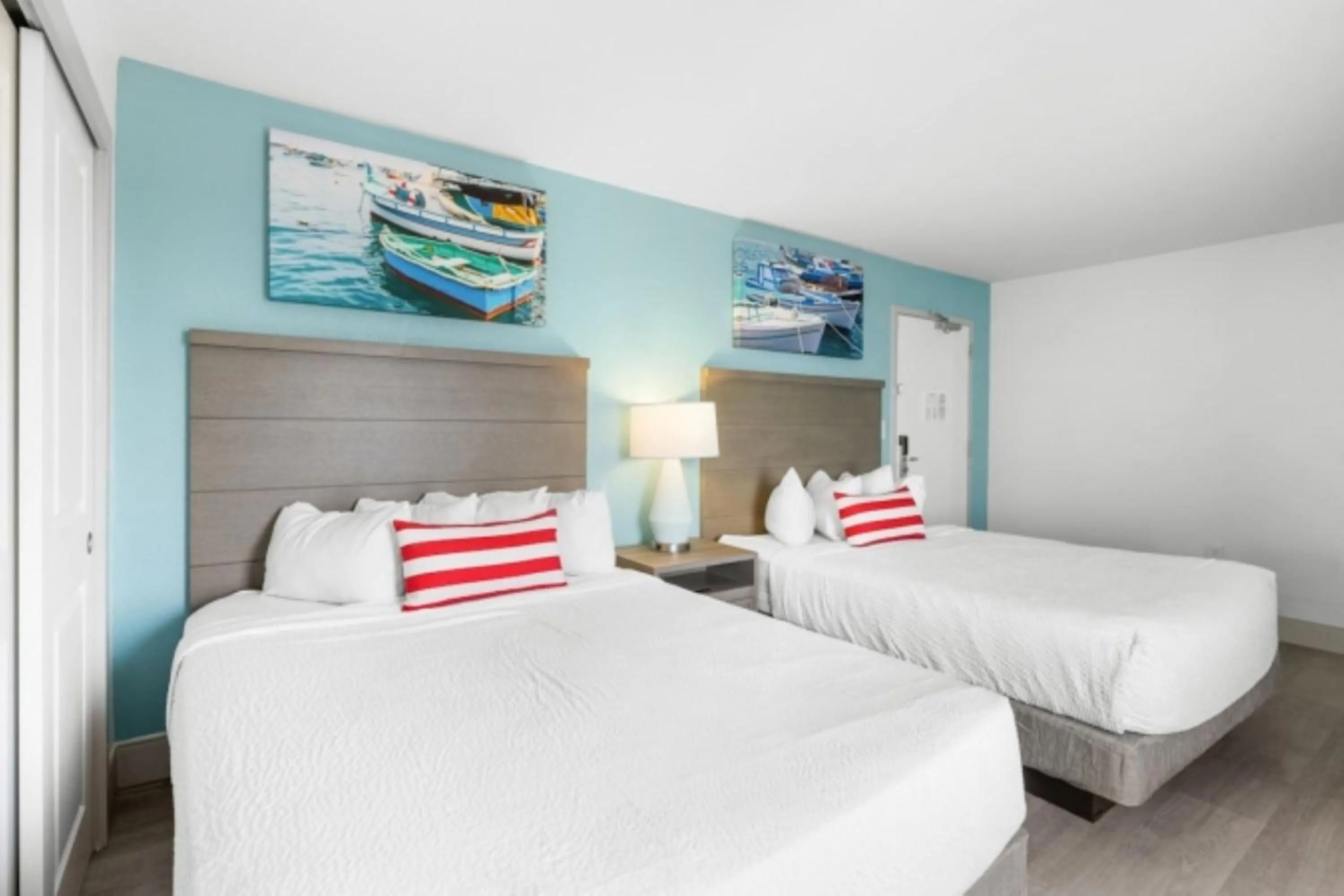 Bedroom, Bed in Compass Cove