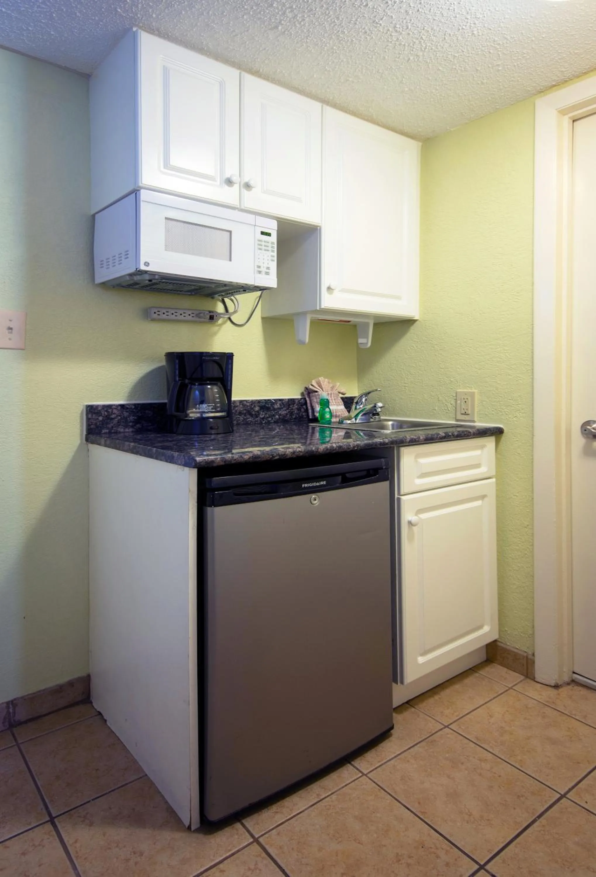 Kitchen or kitchenette in Compass Cove