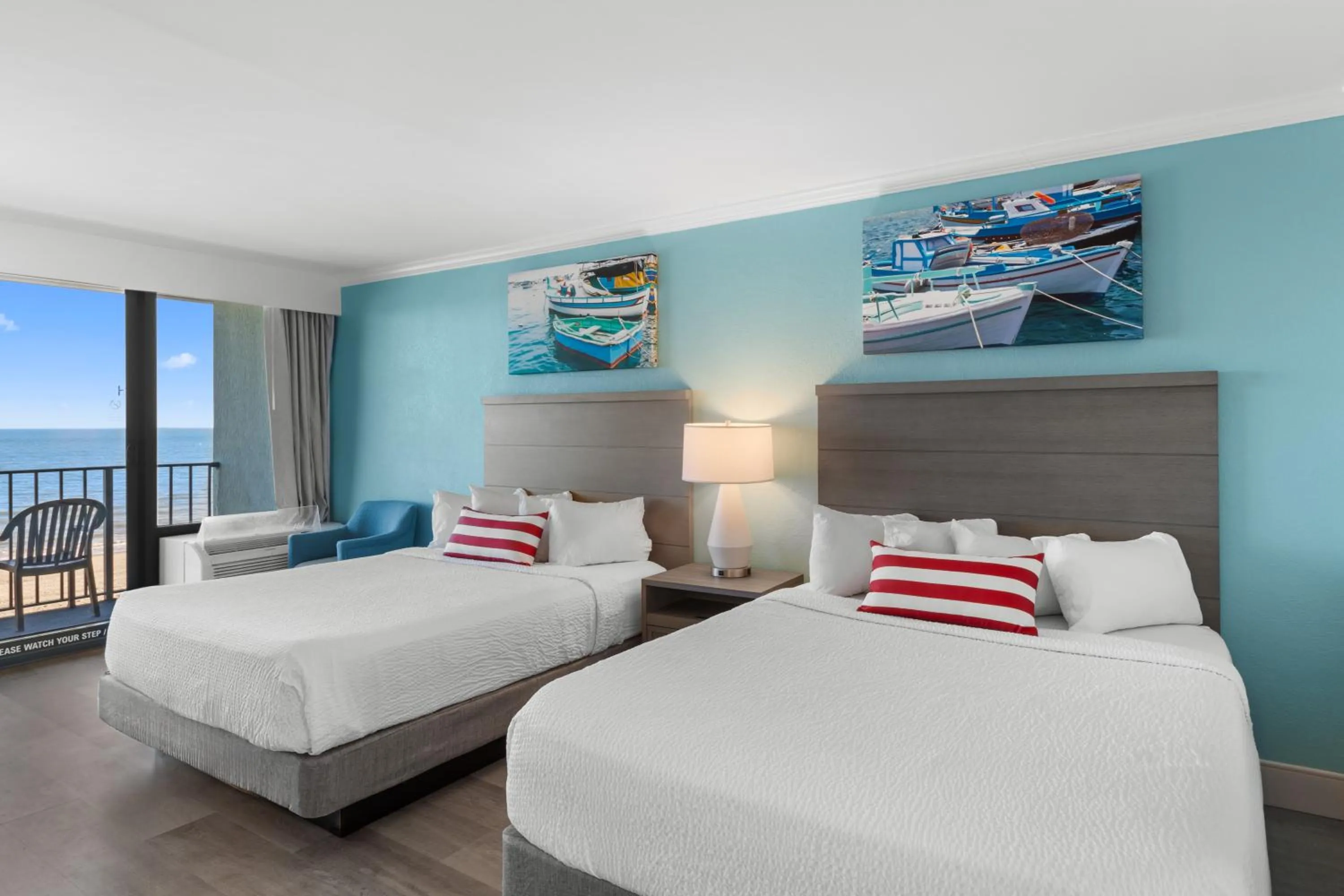 Bedroom, Bed in Compass Cove