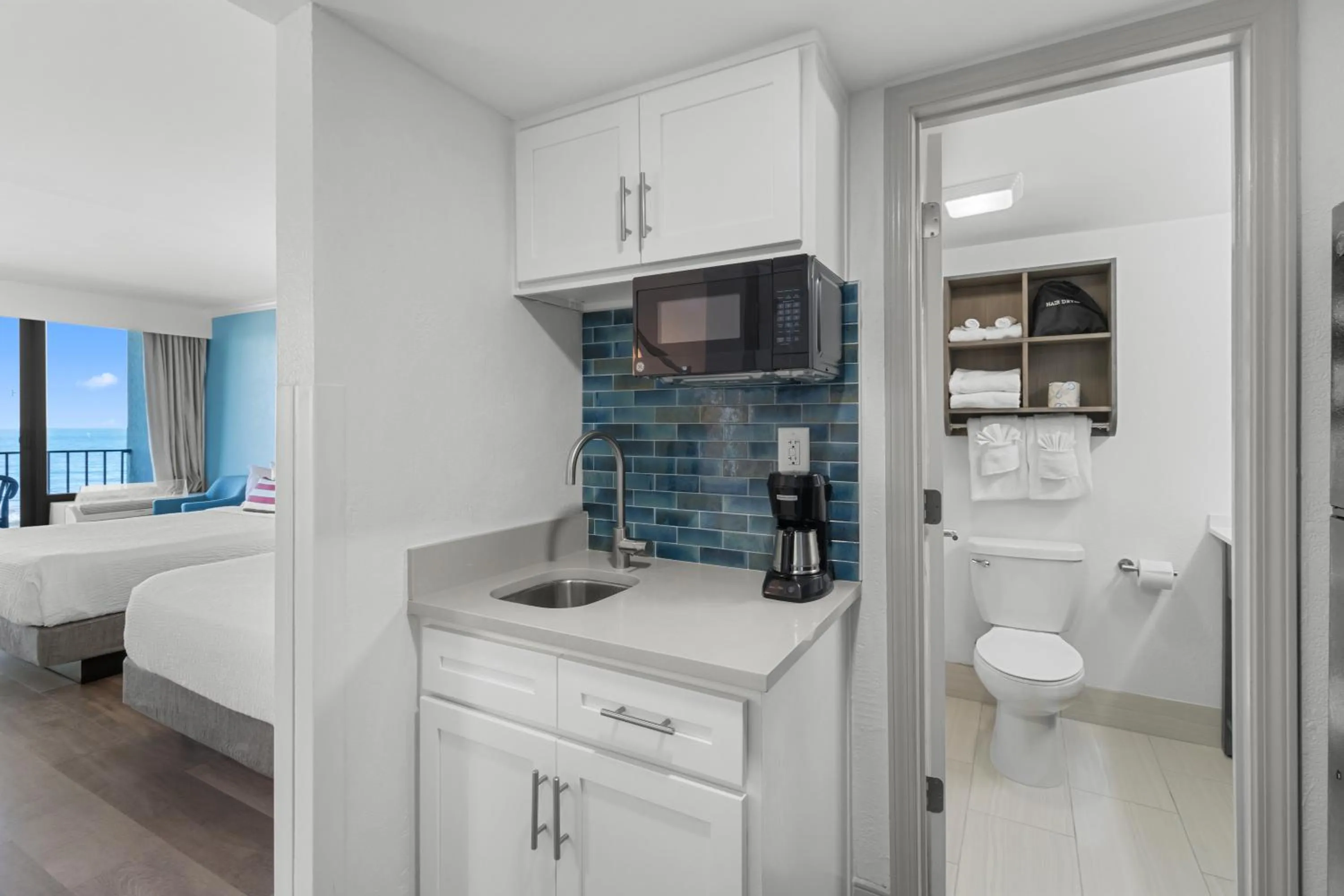 Kitchen or kitchenette in Compass Cove