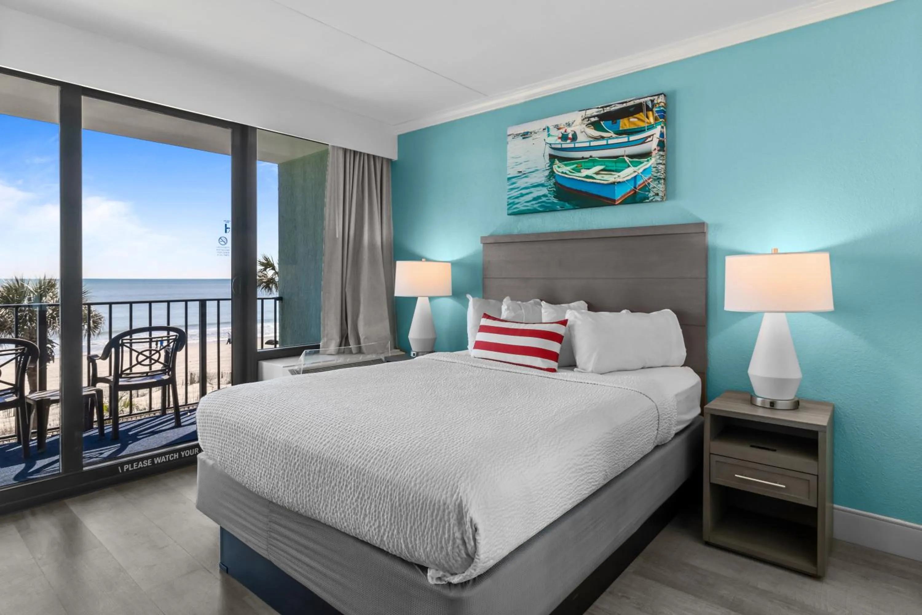 Bedroom, Bed in Compass Cove